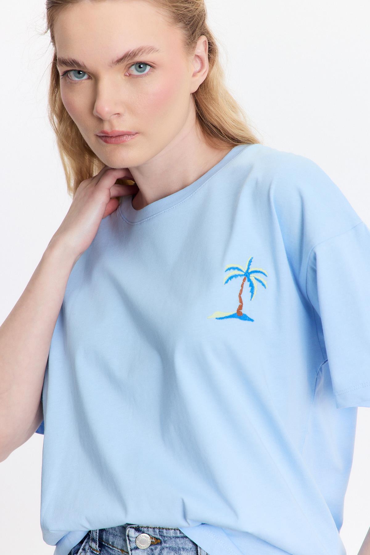 2150-16 Bisiklet Yaka Nakışlı Tişört Mavi 