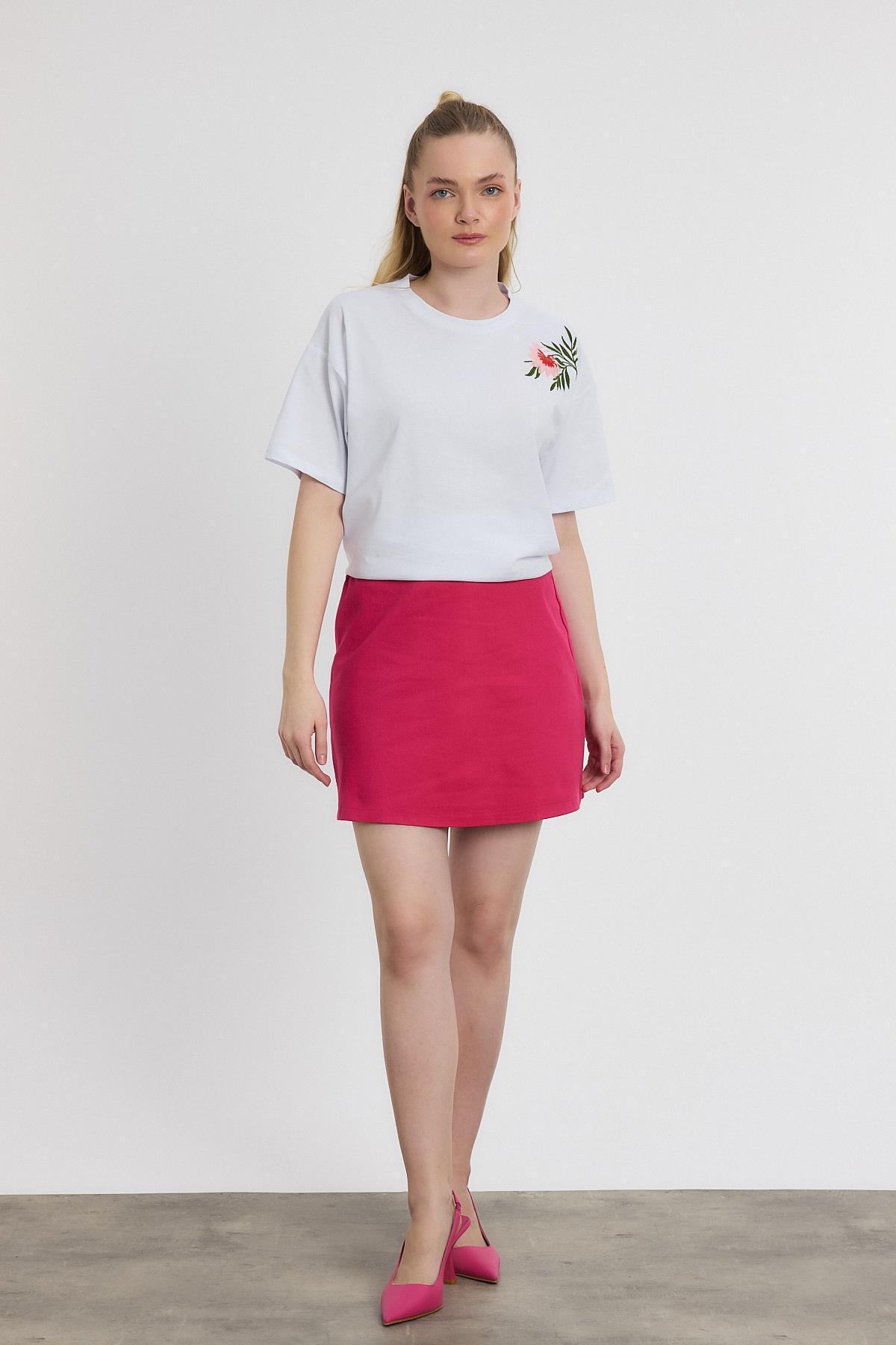 Beyaz Çiçek Nakışlı Tişört 2150-21M - 1