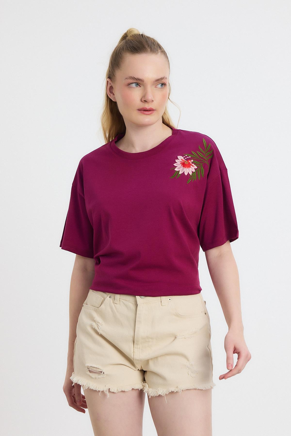 2150-21 Çiçek Nakışlı Tişört Bordo 