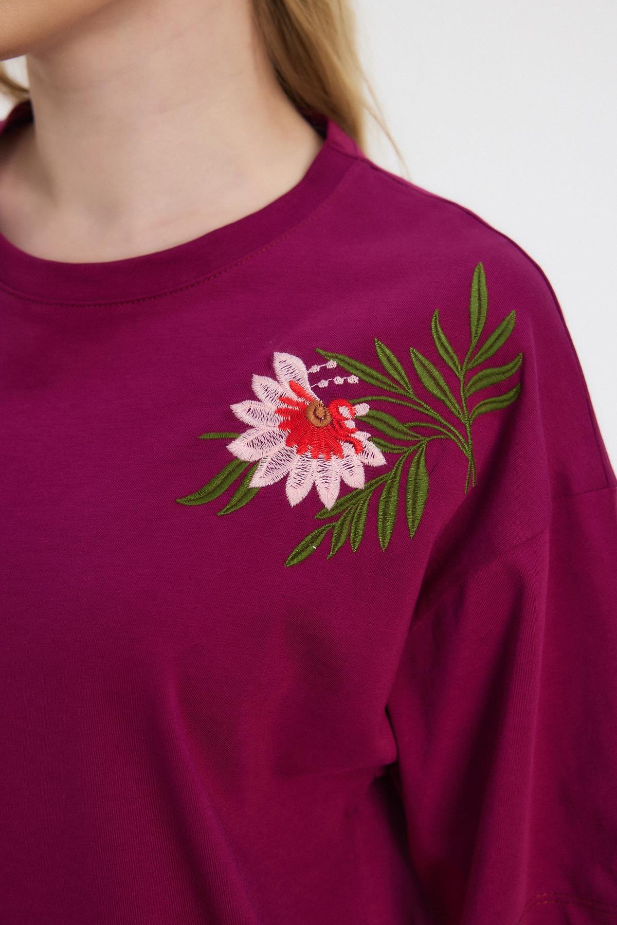 2150-21 Çiçek Nakışlı Tişört Bordo - RAYS
