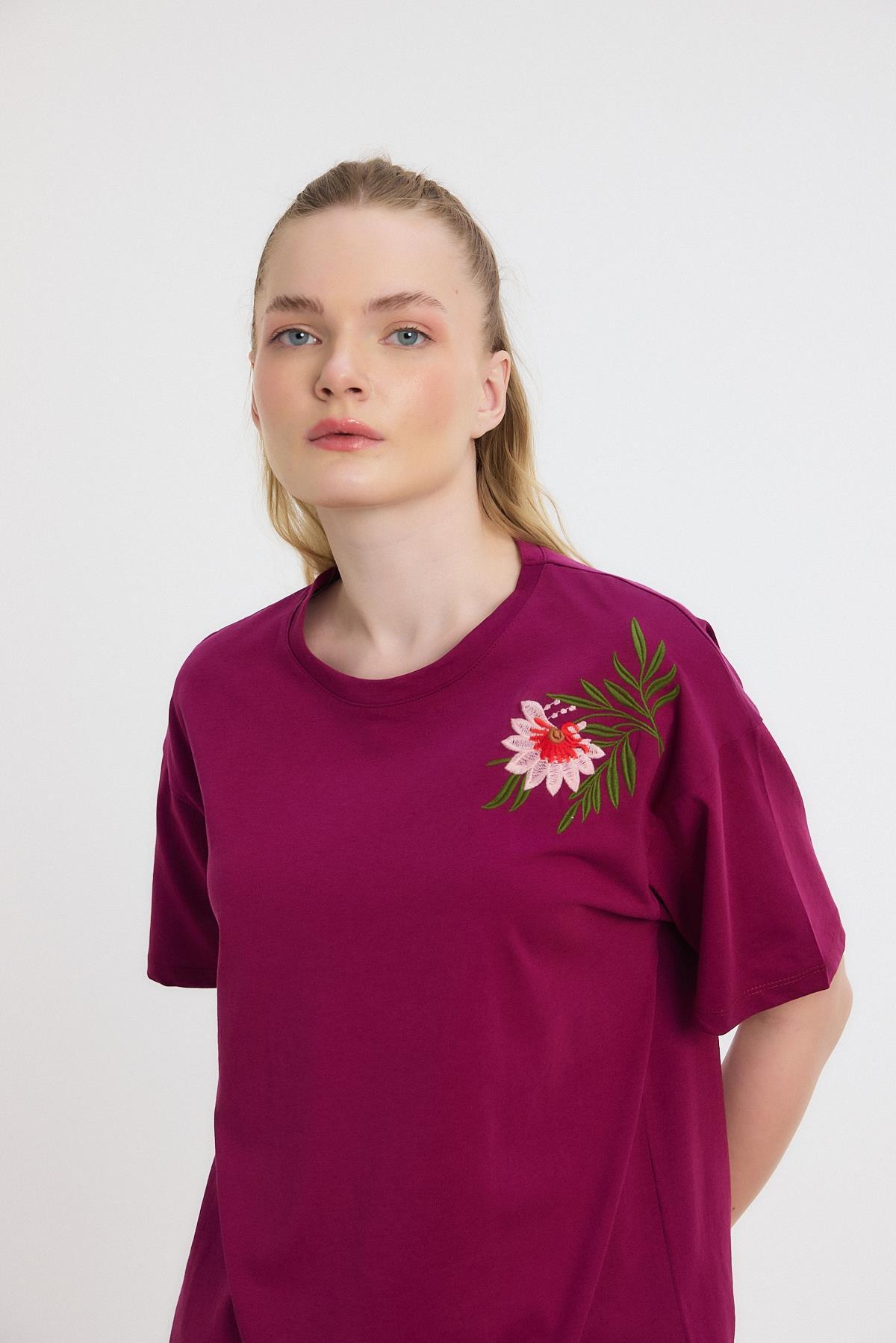 2150-21 Çiçek Nakışlı Tişört Bordo - 7