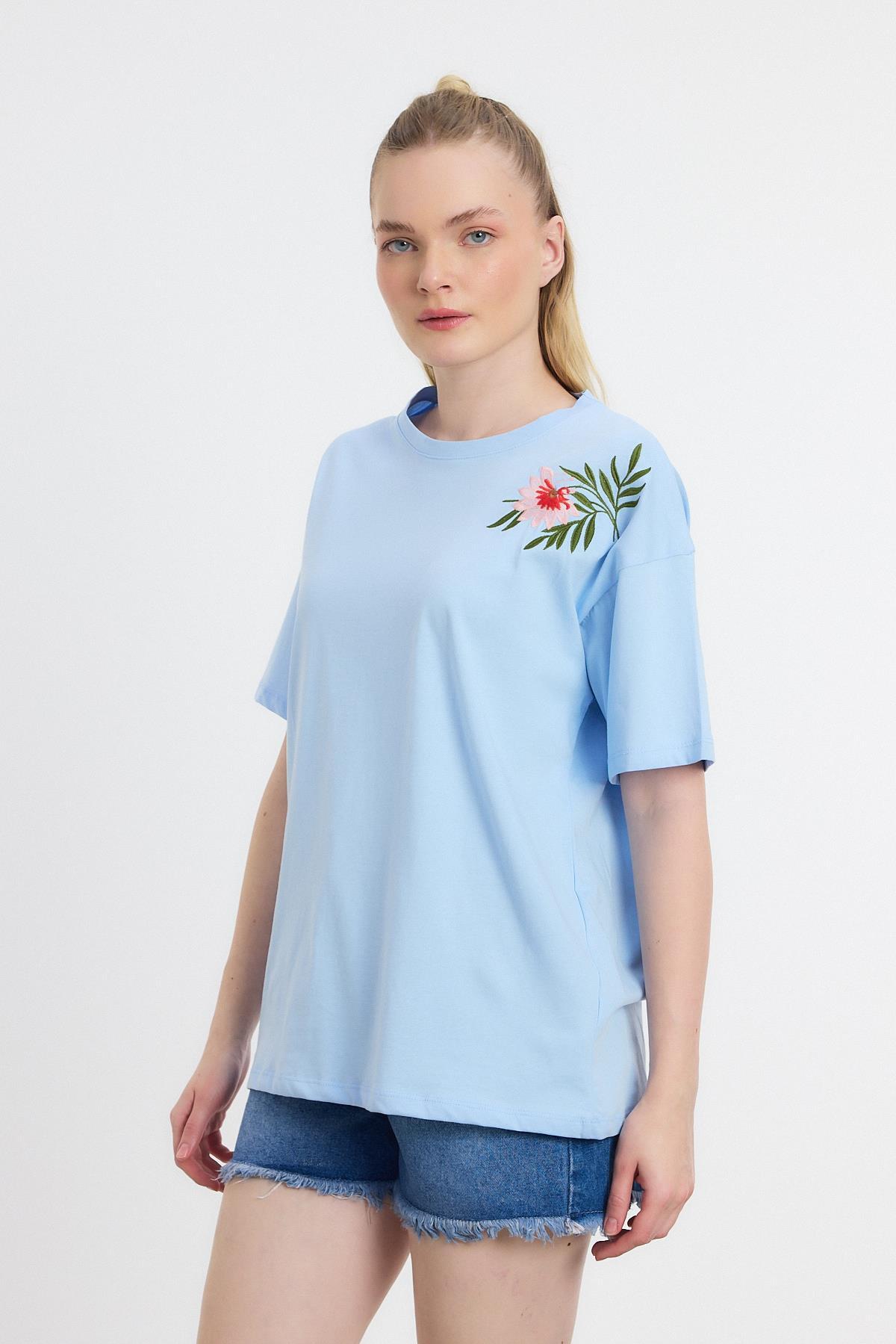 2150-21 Çiçek Nakışlı Tişört Mavi - RAYS