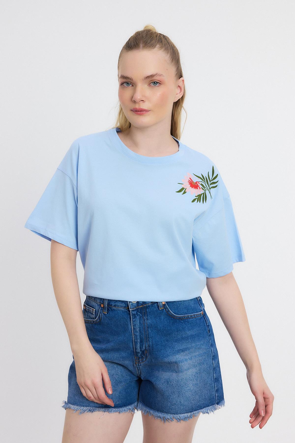 2150-21 Çiçek Nakışlı Tişört Mavi - RAYS