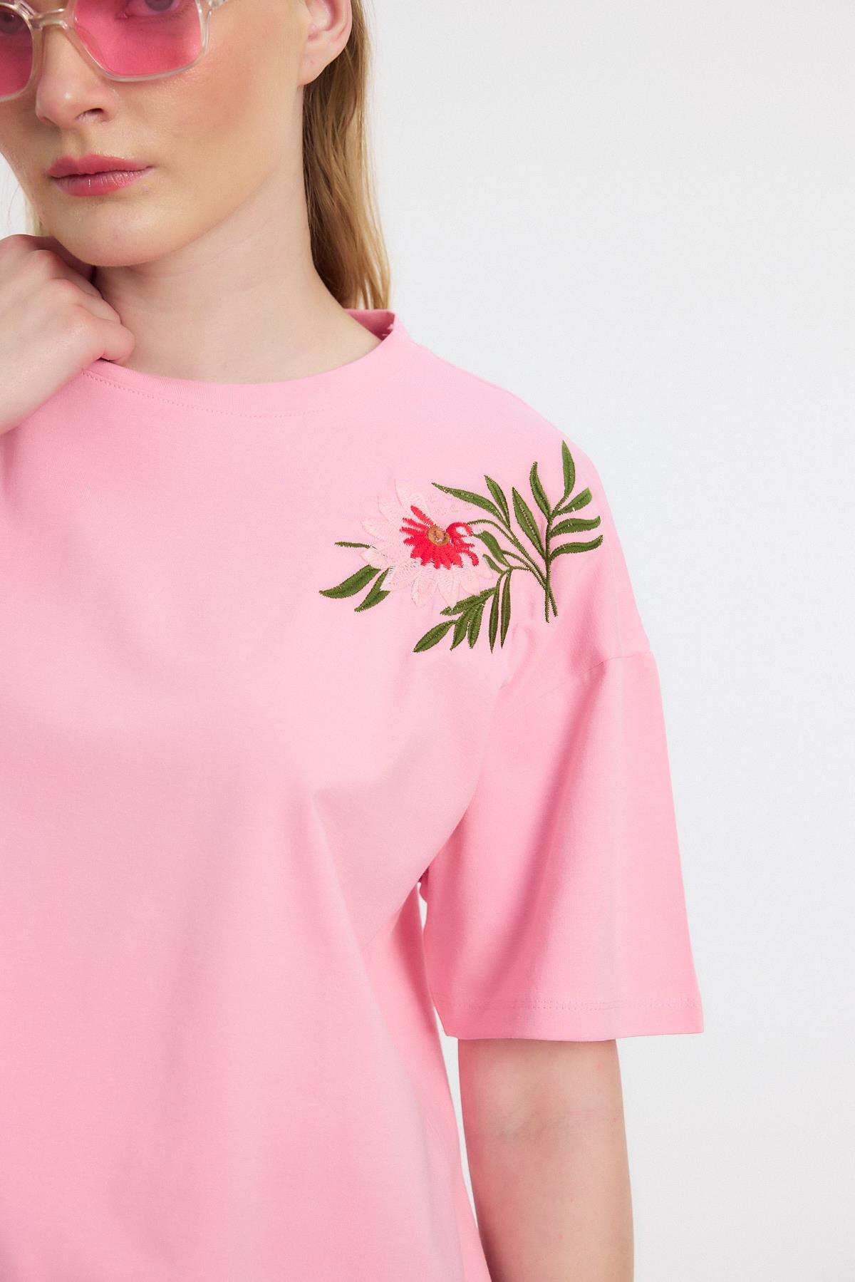 Pembe Çiçek Nakışlı Tişört 2150-21M - 4