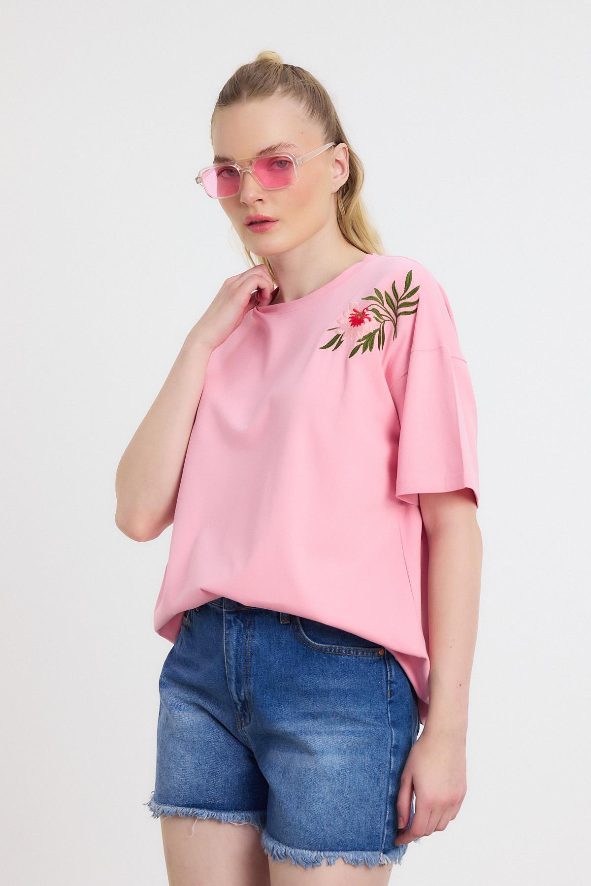 Pembe Çiçek Nakışlı Tişört 2150-21M - 8