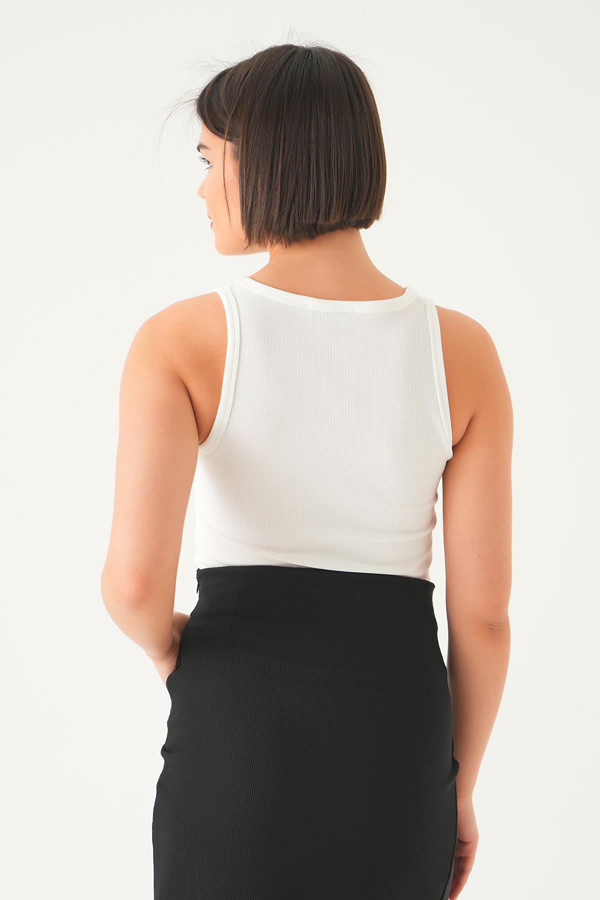 21525 Taşlı Kolsuz Bluz Beyaz - 5