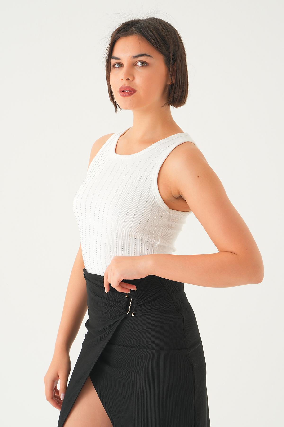 Beyaz Taşlı Kolsuz Bluz 21525 - 3