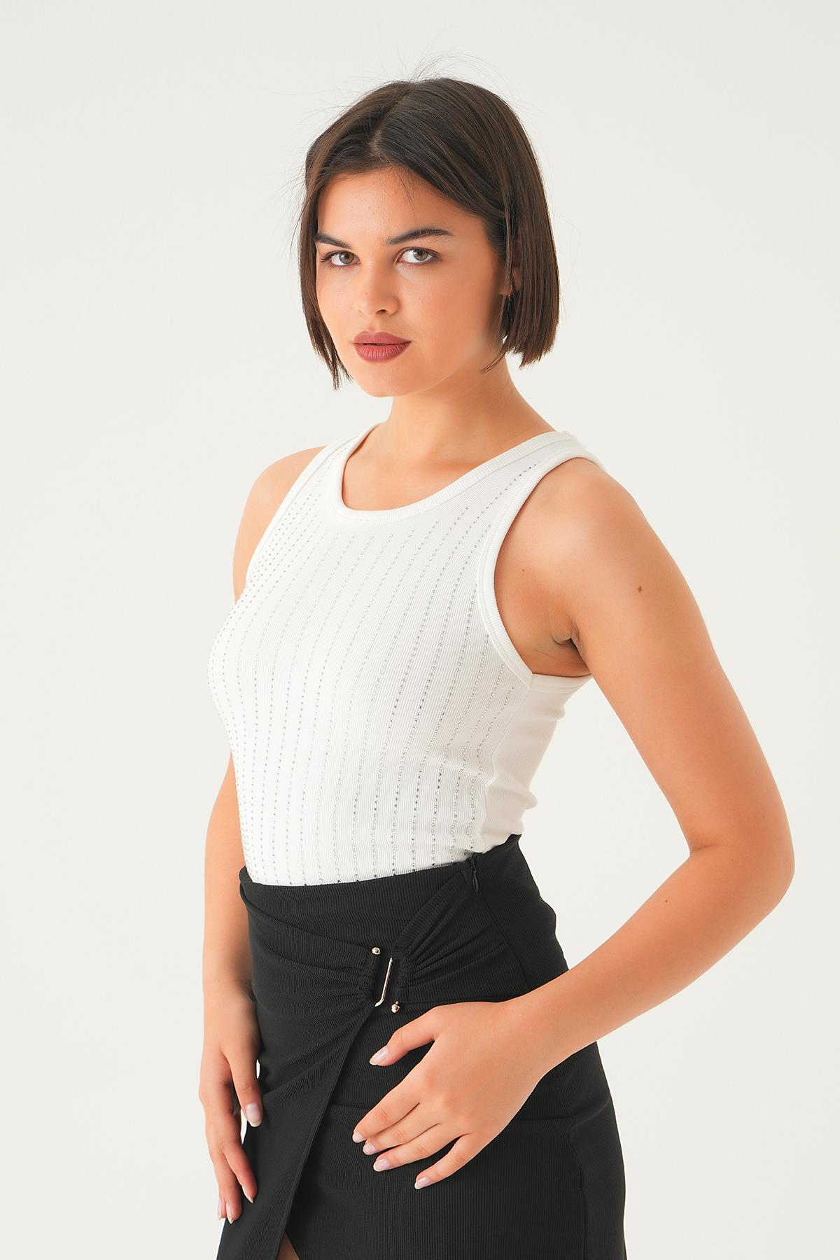 Beyaz Taşlı Kolsuz Bluz 21525 - 4