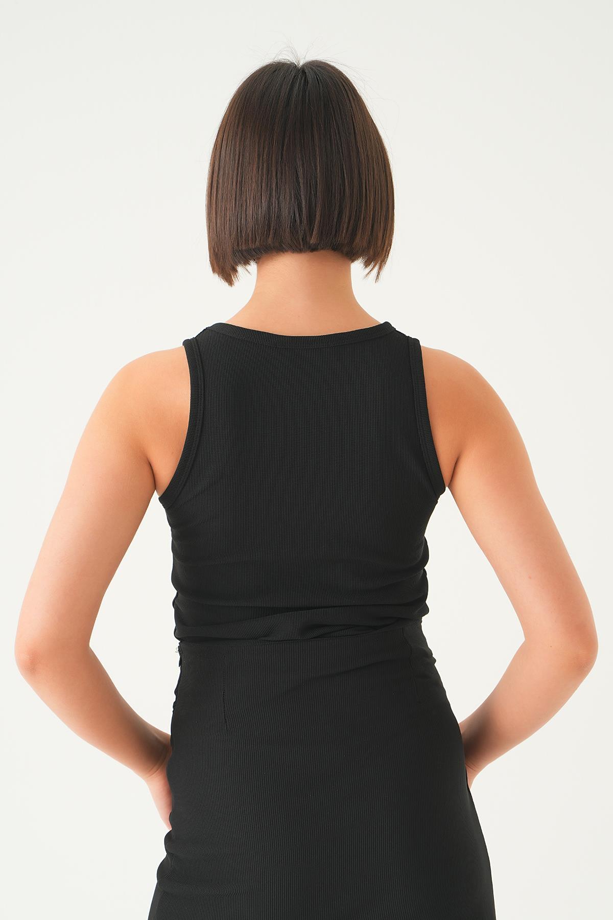 21525 Taşlı Kolsuz Bluz Siyah - 5