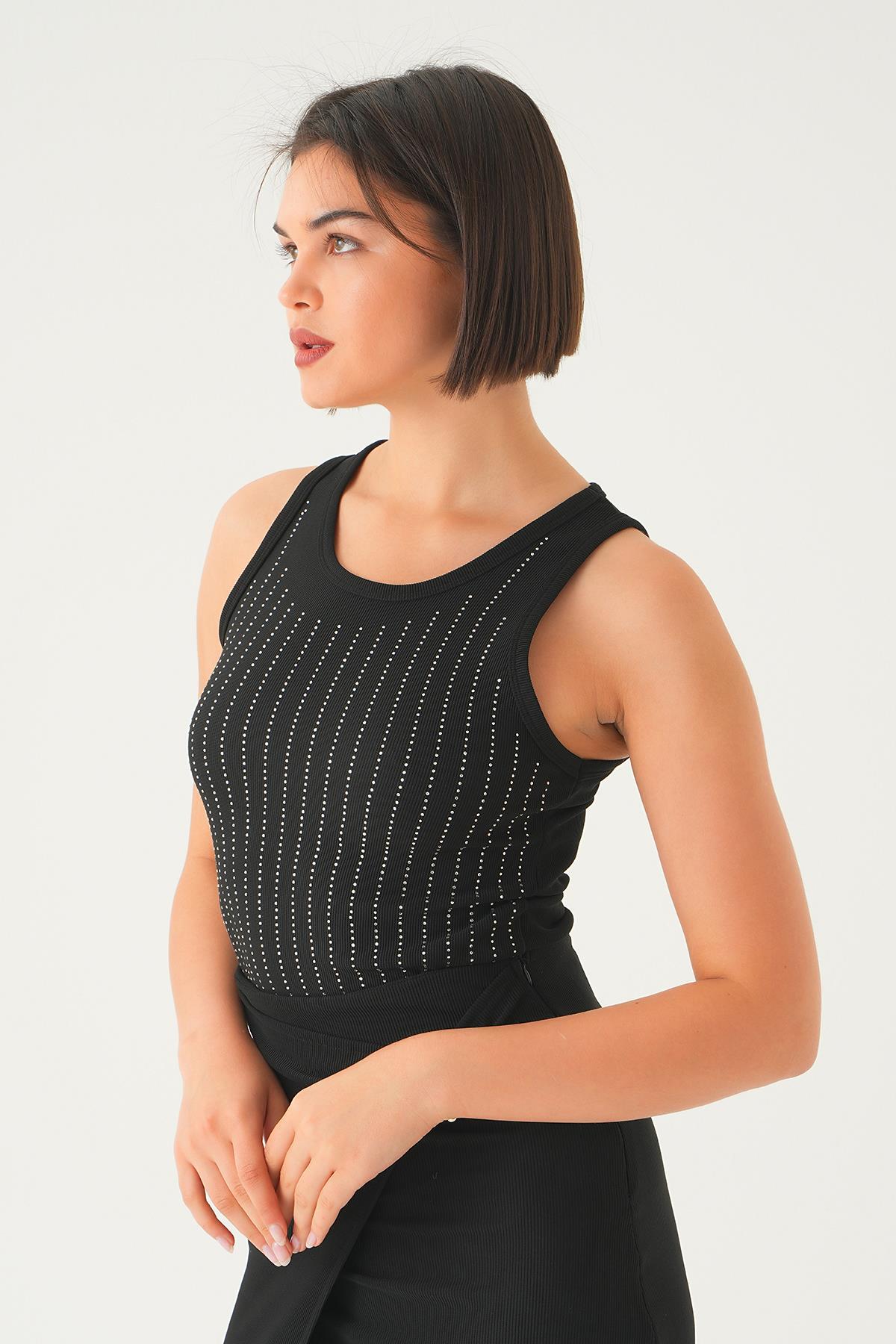 21525 Taşlı Kolsuz Bluz Siyah - 3