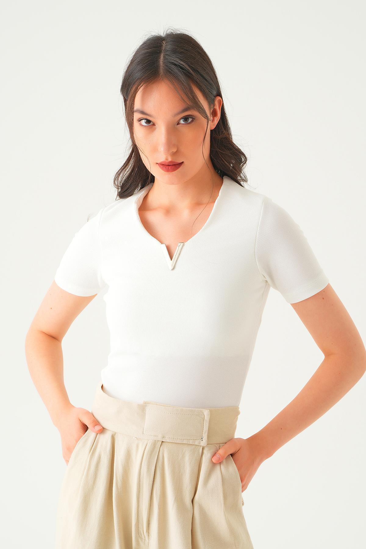 21539 Aksesuar Detay Tişört Beyaz - 1