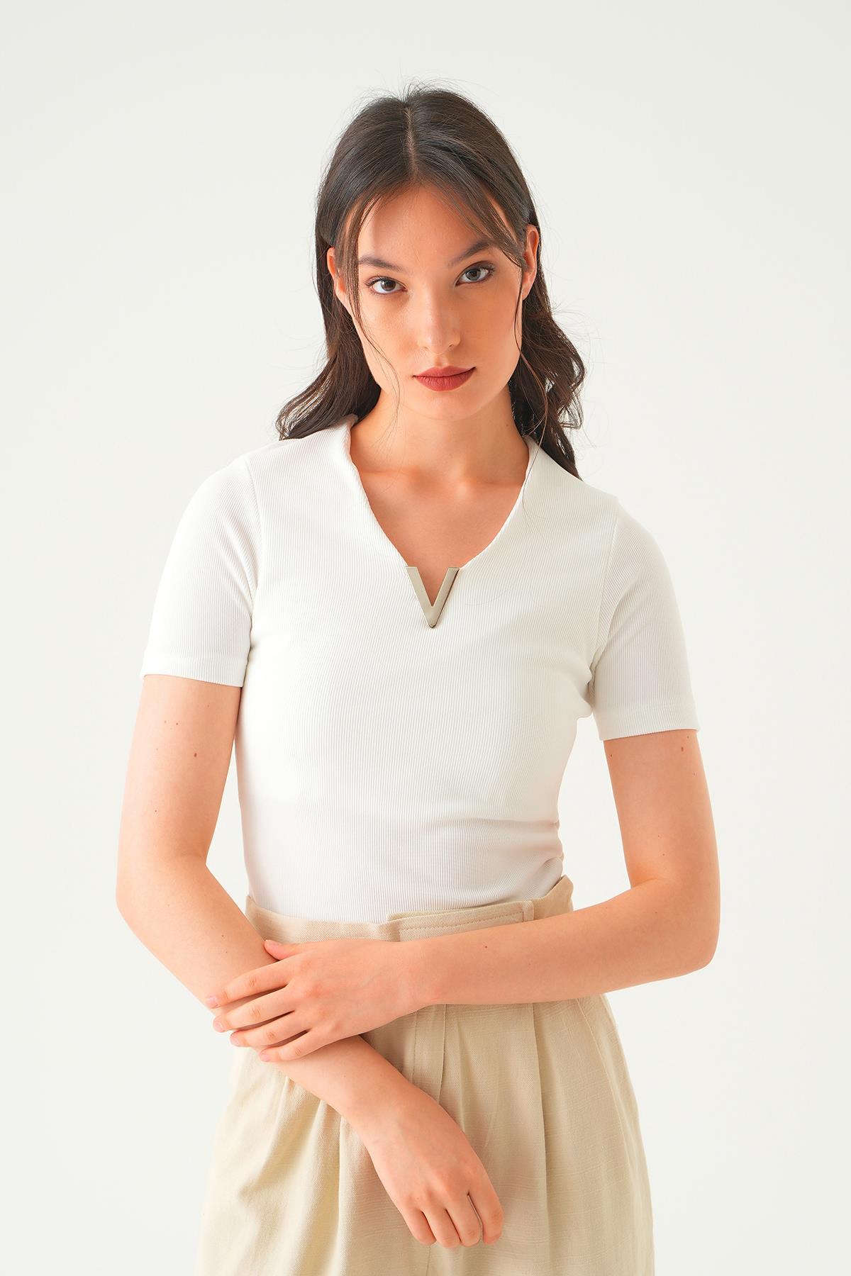 Beyaz Aksesuar Detay Tişört 21539 - 4