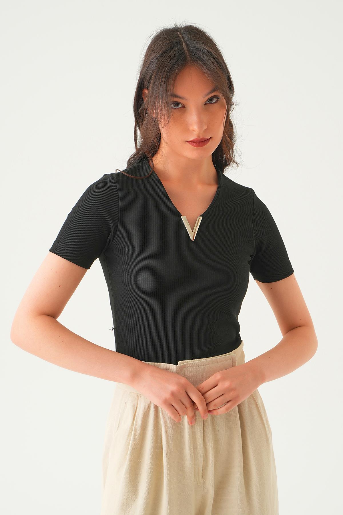 Siyah Aksesuar Detay Tişört 21539 