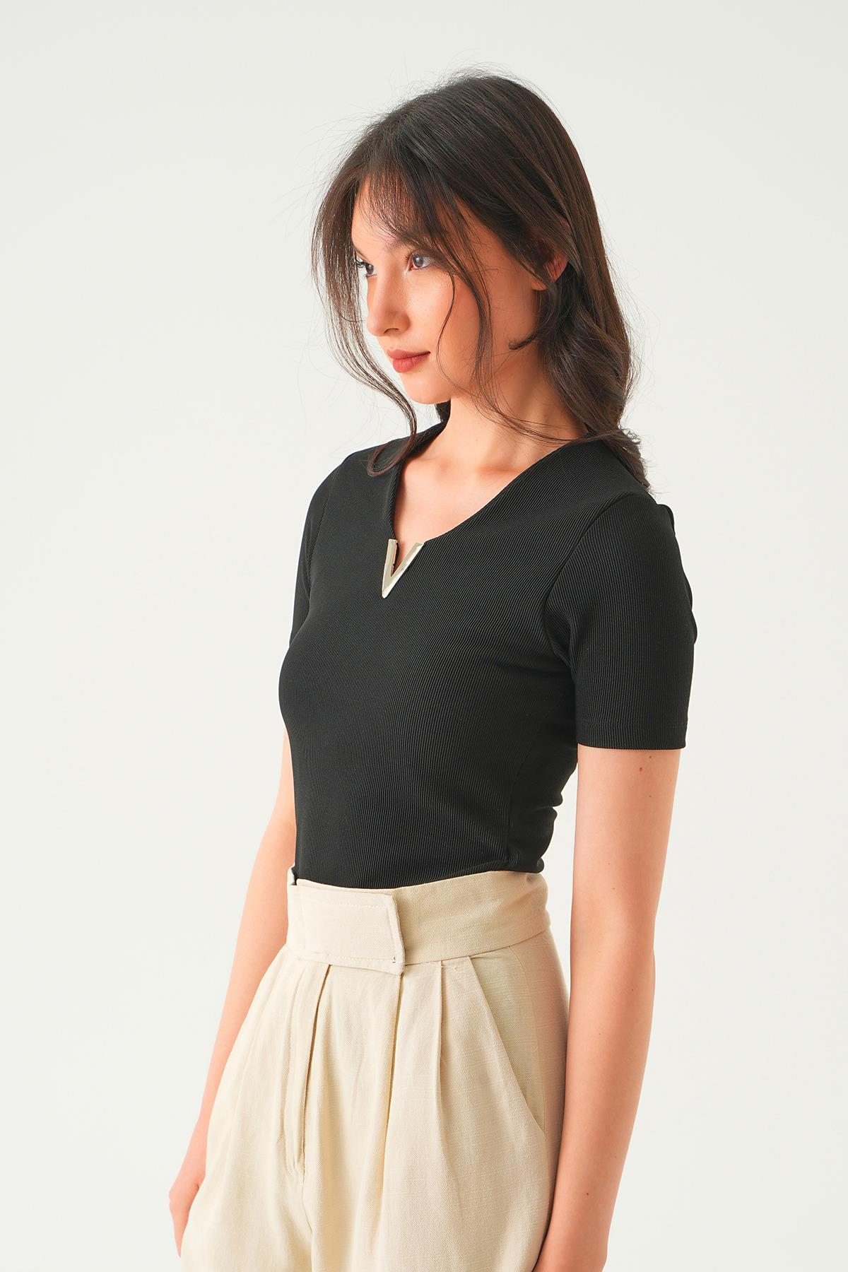 Siyah Aksesuar Detay Tişört 21539 - 4