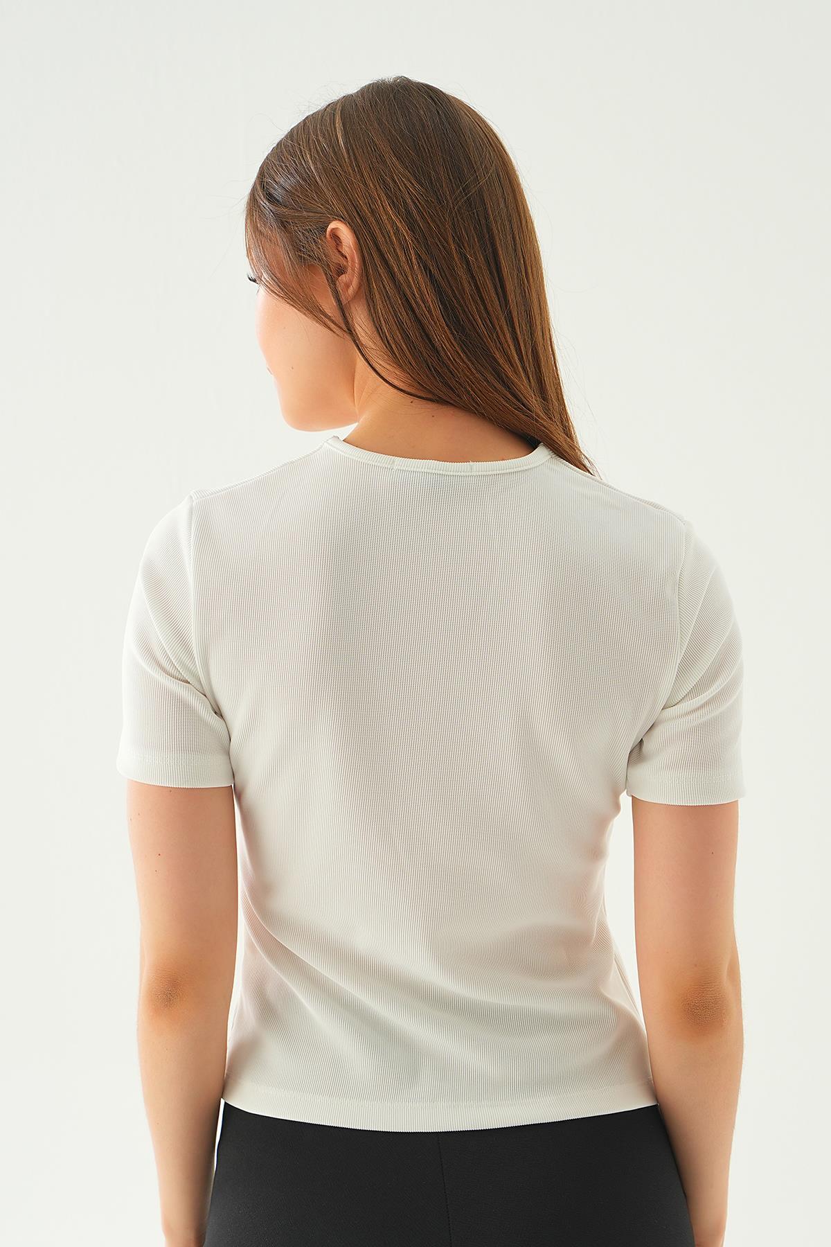 21540 Düğme Detay Tişört Beyaz - 4