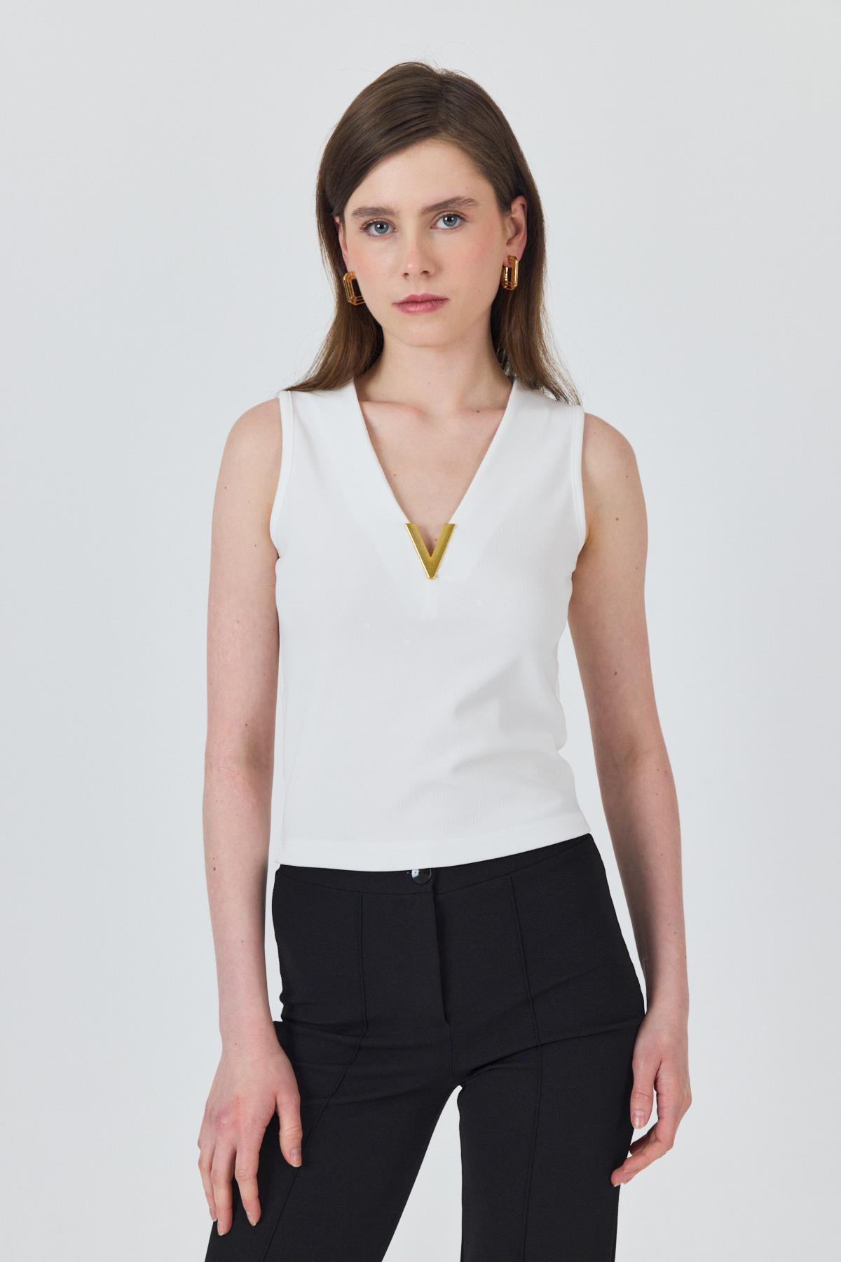 Beyaz Aksesuar Detaylı Kolsuz Kadın Bluz 21545 