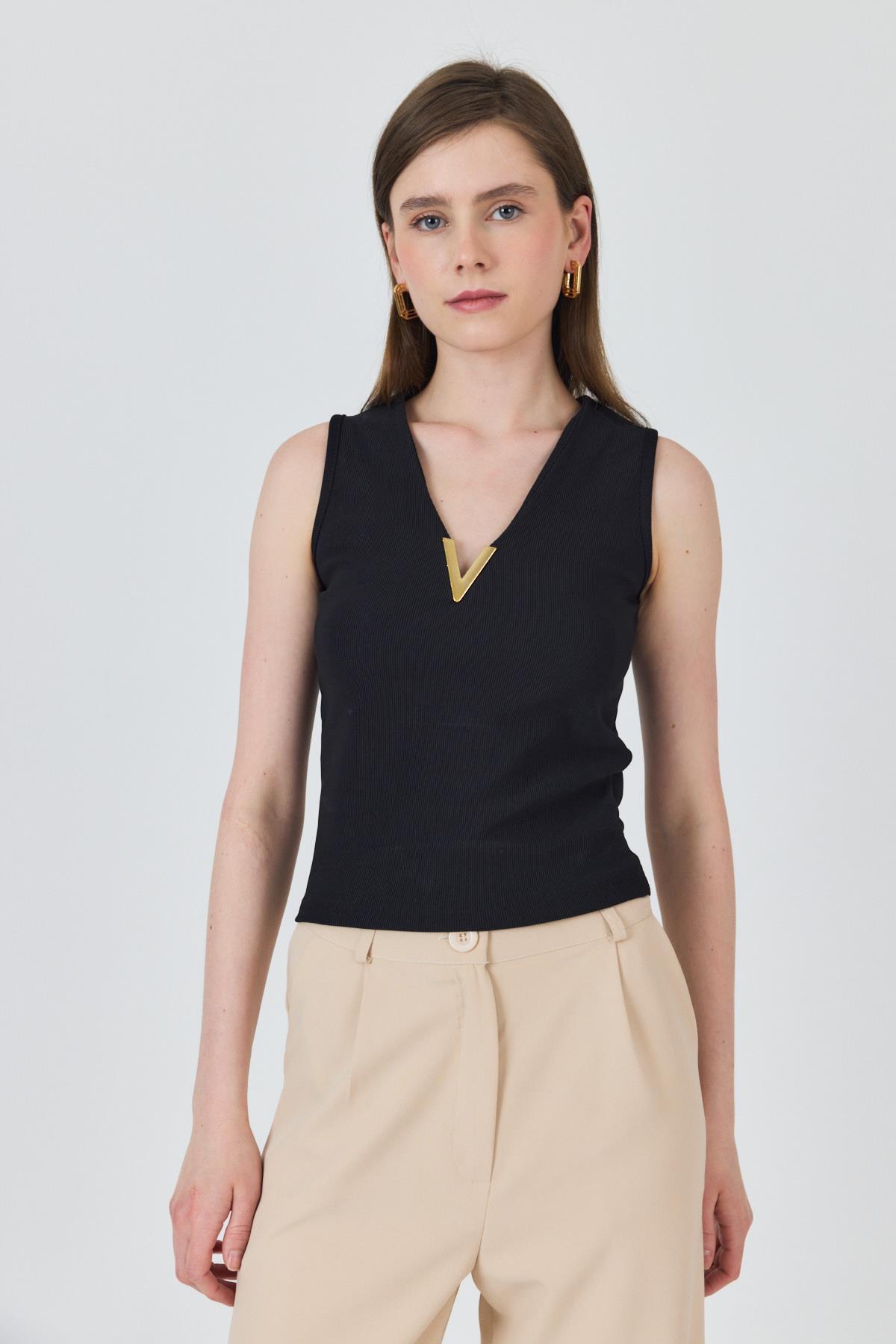 Siyah Aksesuar Detaylı Kolsuz Kadın Bluz 21545 - 3