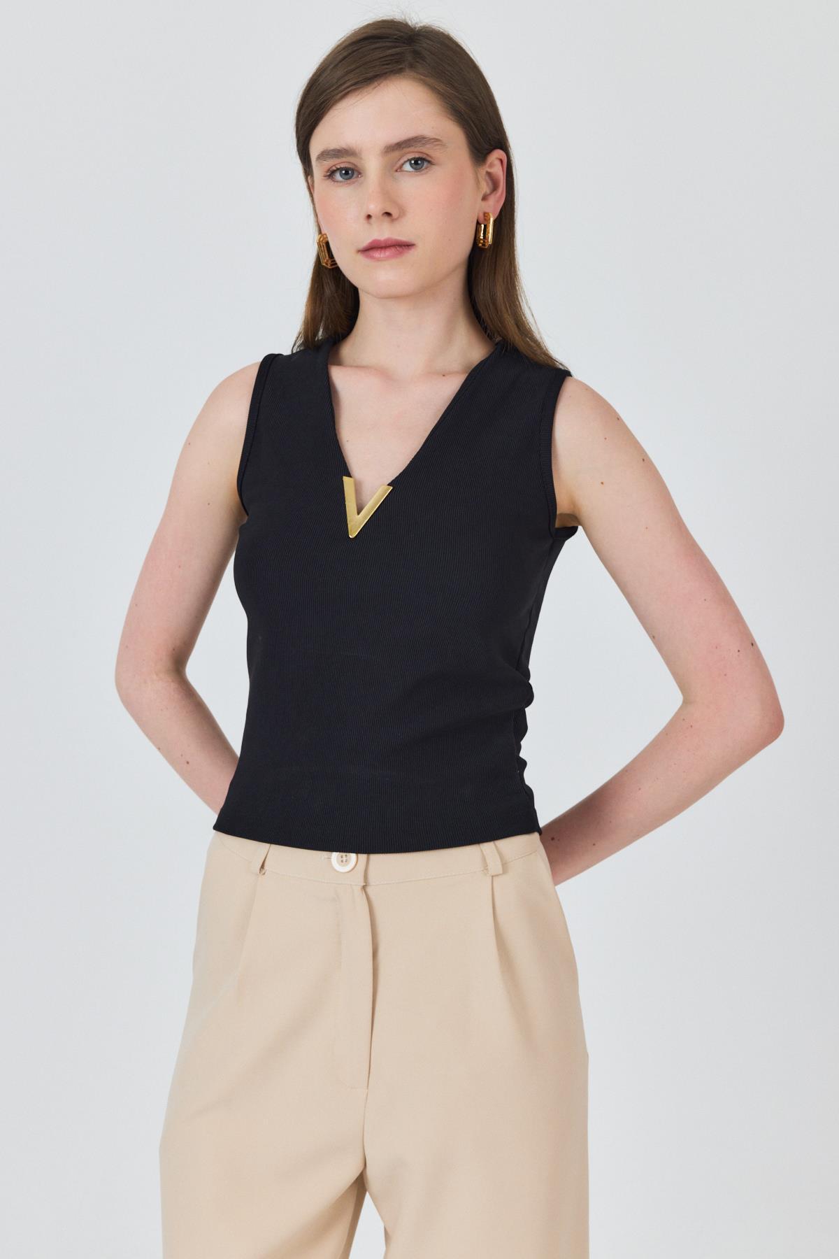 Siyah Aksesuar Detaylı Kolsuz Kadın Bluz 21545 - 4