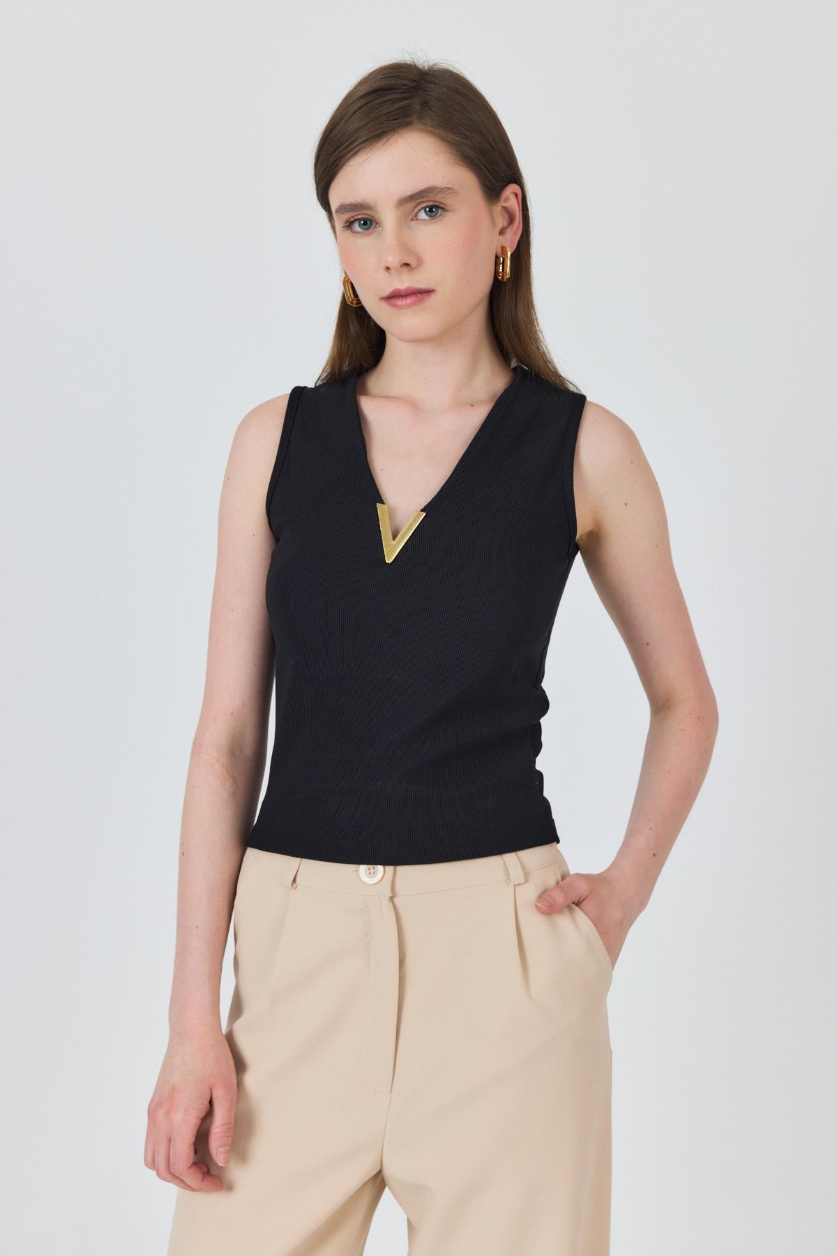 Siyah Aksesuar Detaylı Kolsuz Kadın Bluz 21545 