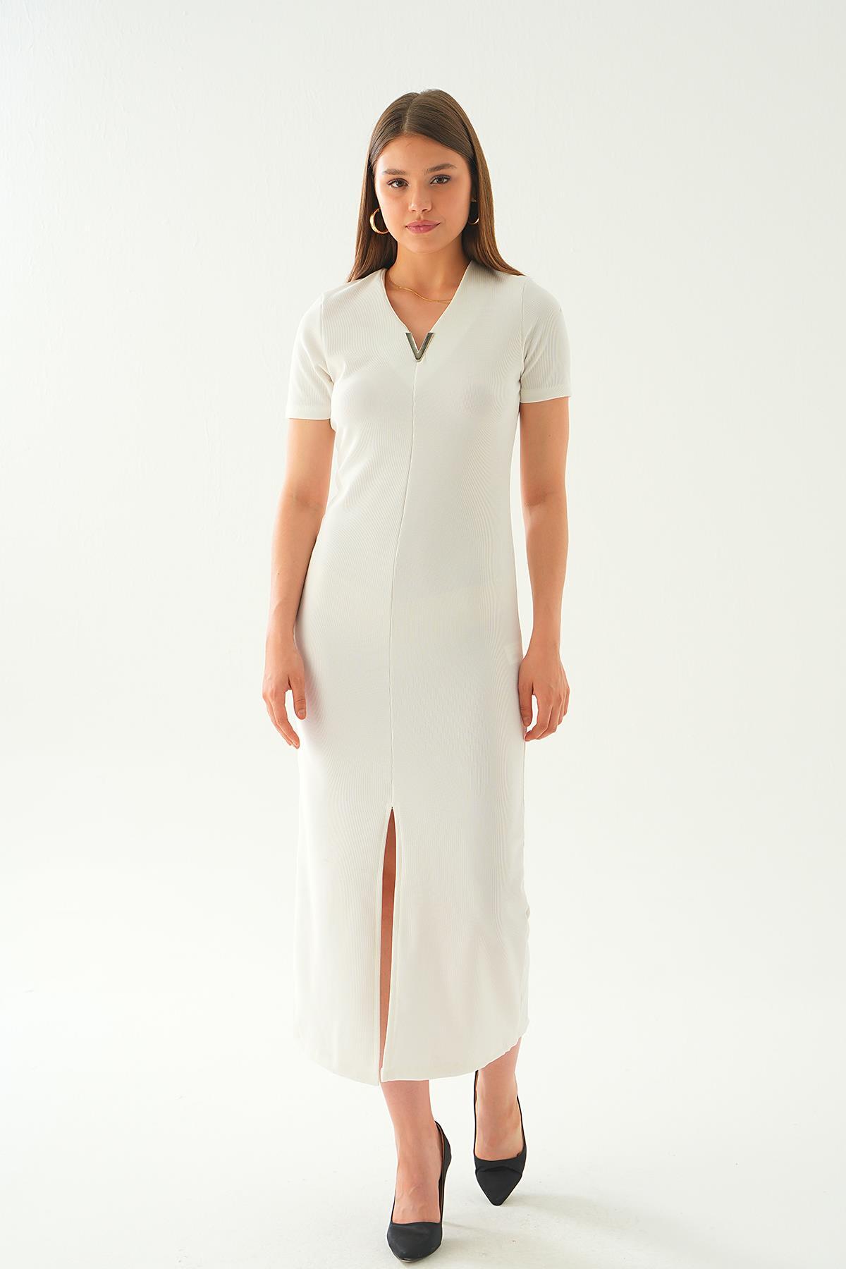 21561 V Yaka Aksesuarlı Elbise Beyaz 