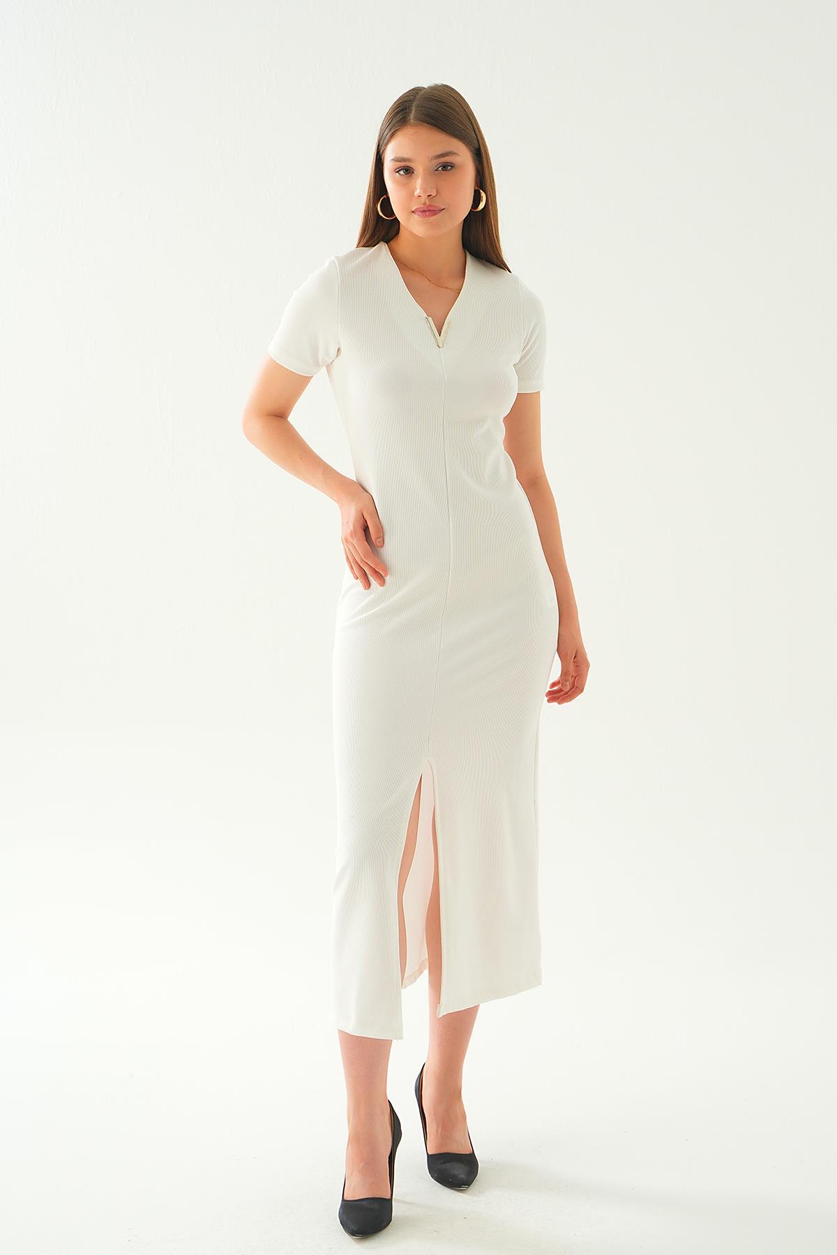 Beyaz V Yaka Aksesuarlı Elbise 21561 - 2