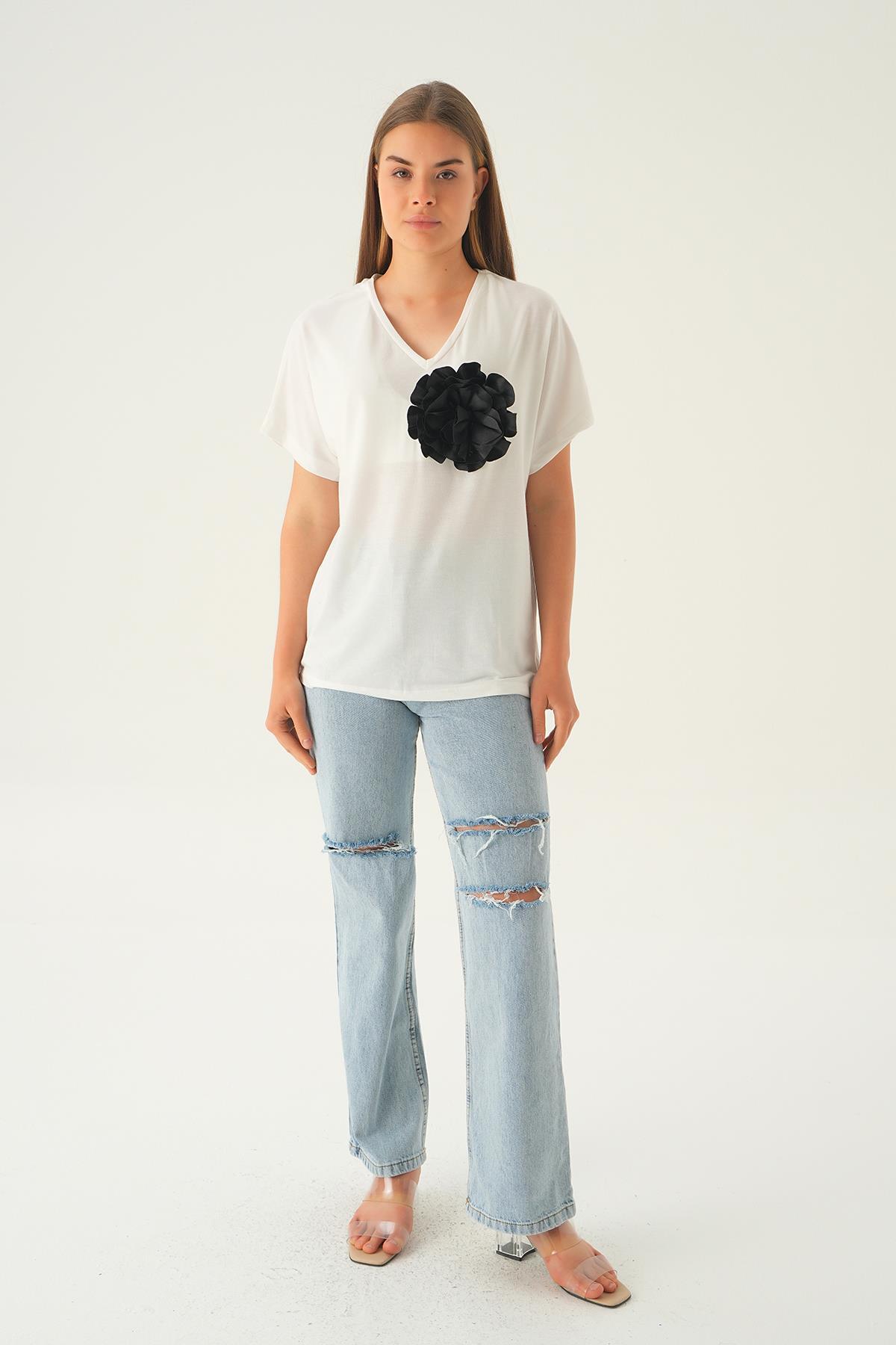 Beyaz Çiçek Detaylı Tişört 21568 - 2