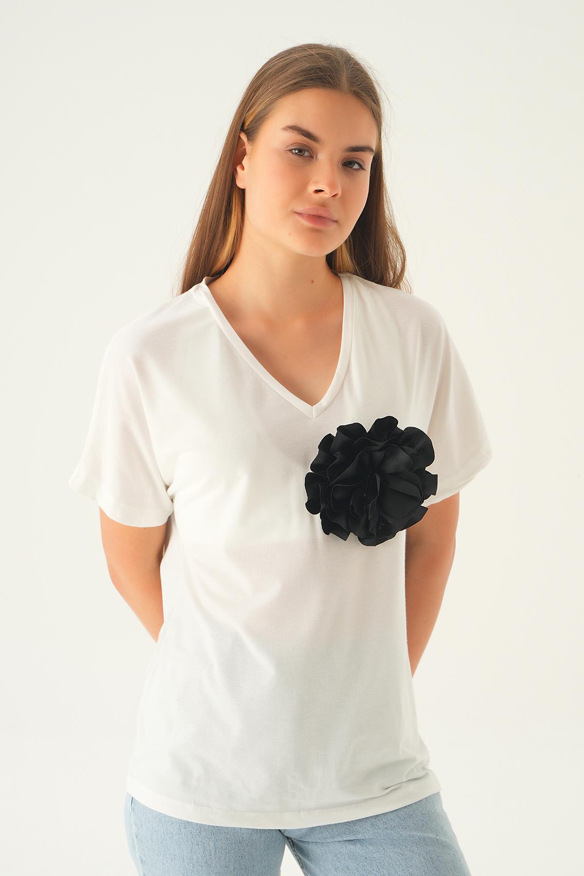 Beyaz Çiçek Detaylı Tişört 21568 - 4