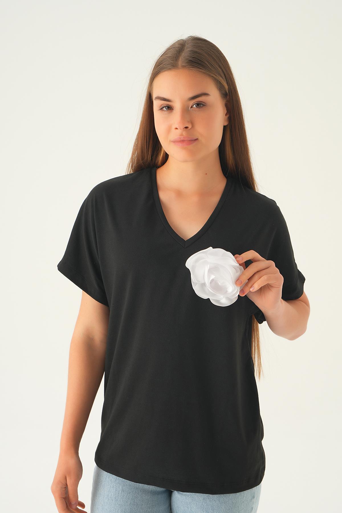 Siyah Çiçek Detaylı Tişört 21568 - 1