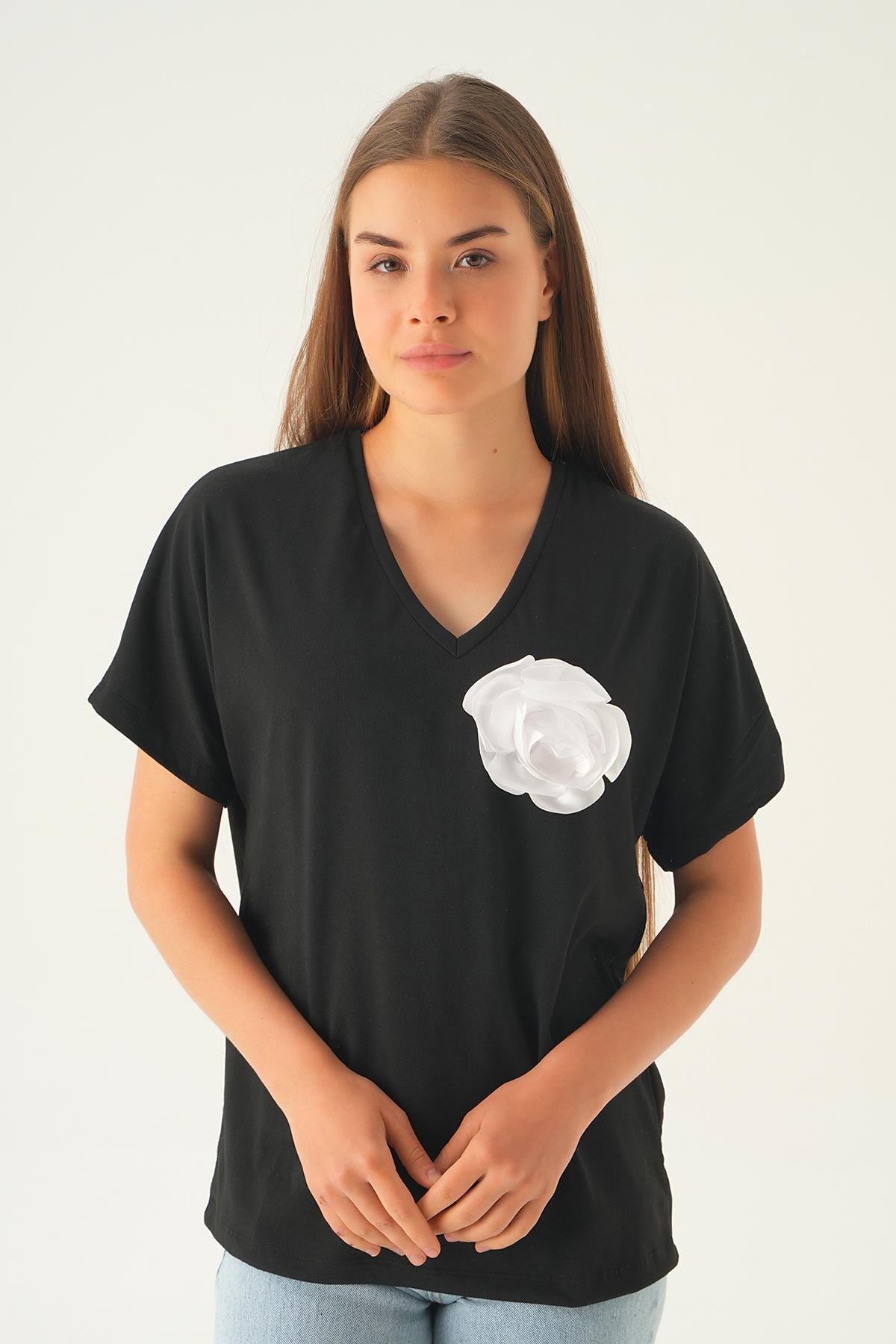 Siyah Çiçek Detaylı Tişört 21568 - 3