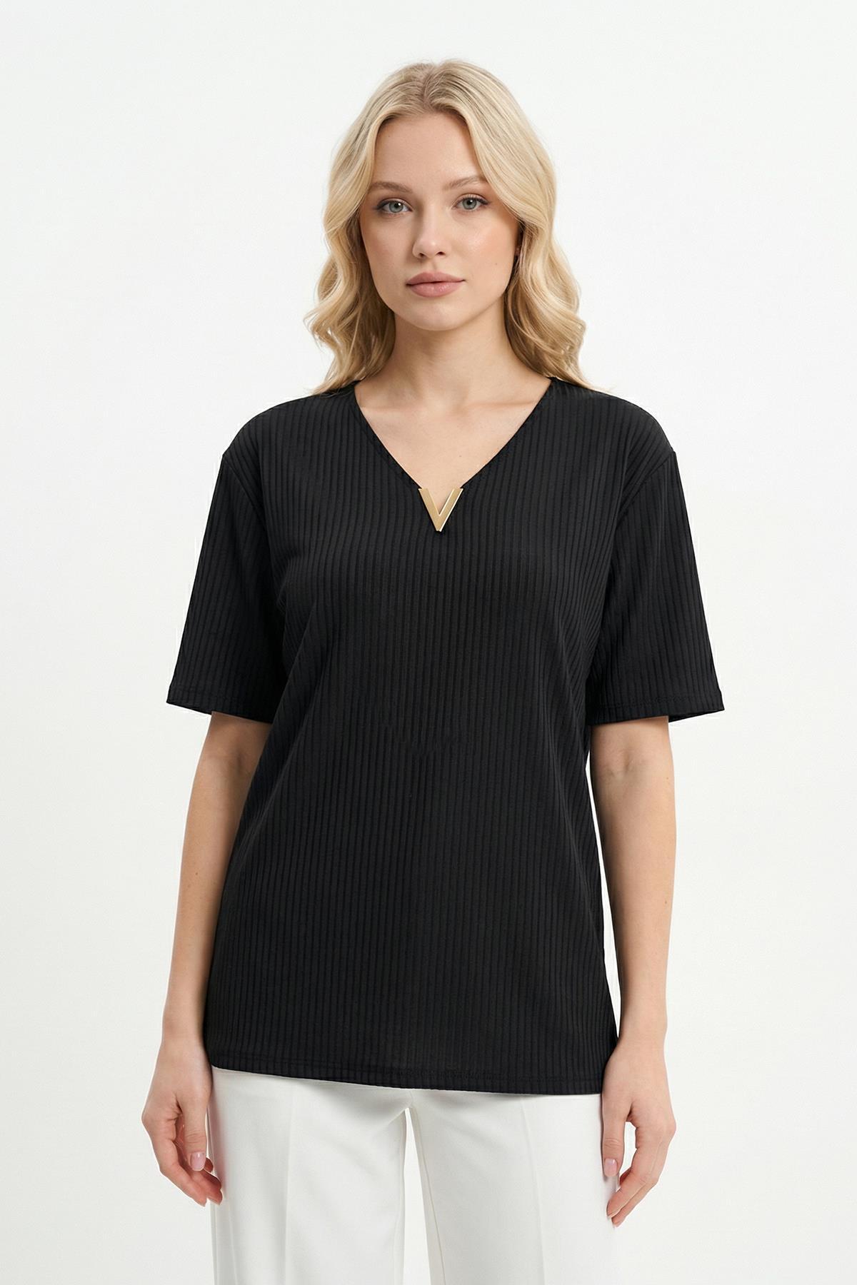 Siyah V Yaka Aksesuarlı Bluz 21604 - 1