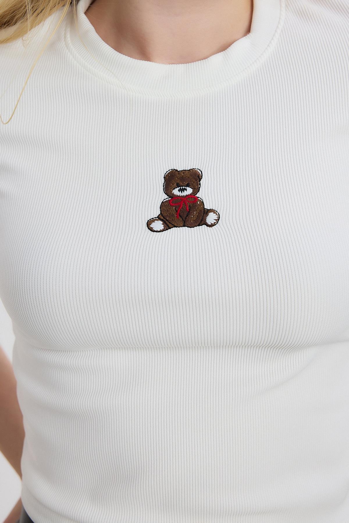 2199 Ayıcık Nakışlı Kısa Kol Bluz Ekru - RAYS