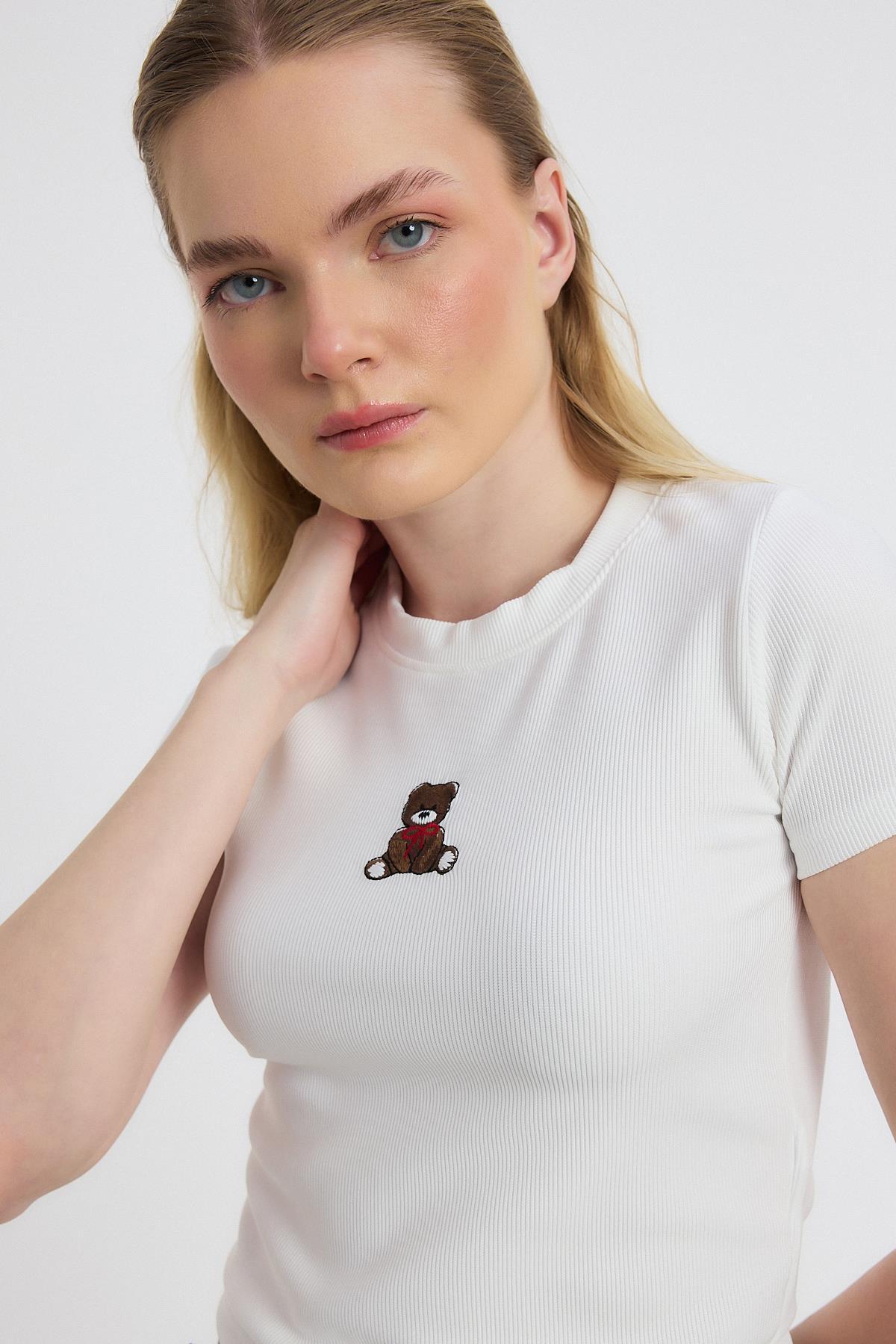 Ekru Ayıcık Nakışlı Kısa Kol Bluz 2199 - 7