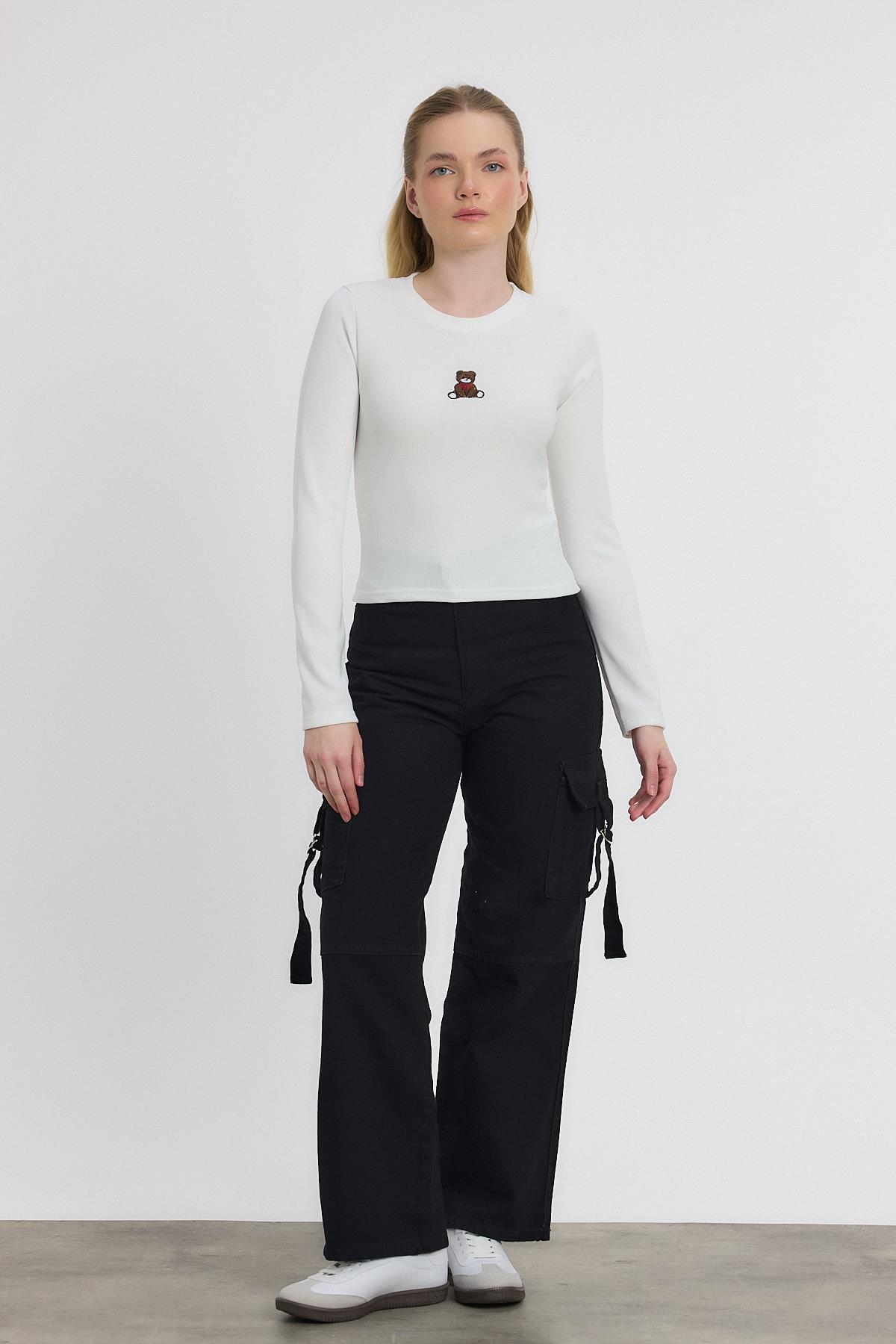 Ekru Ayıcık Nakışlı Bisiklet Yaka Bluz 2200 - 2