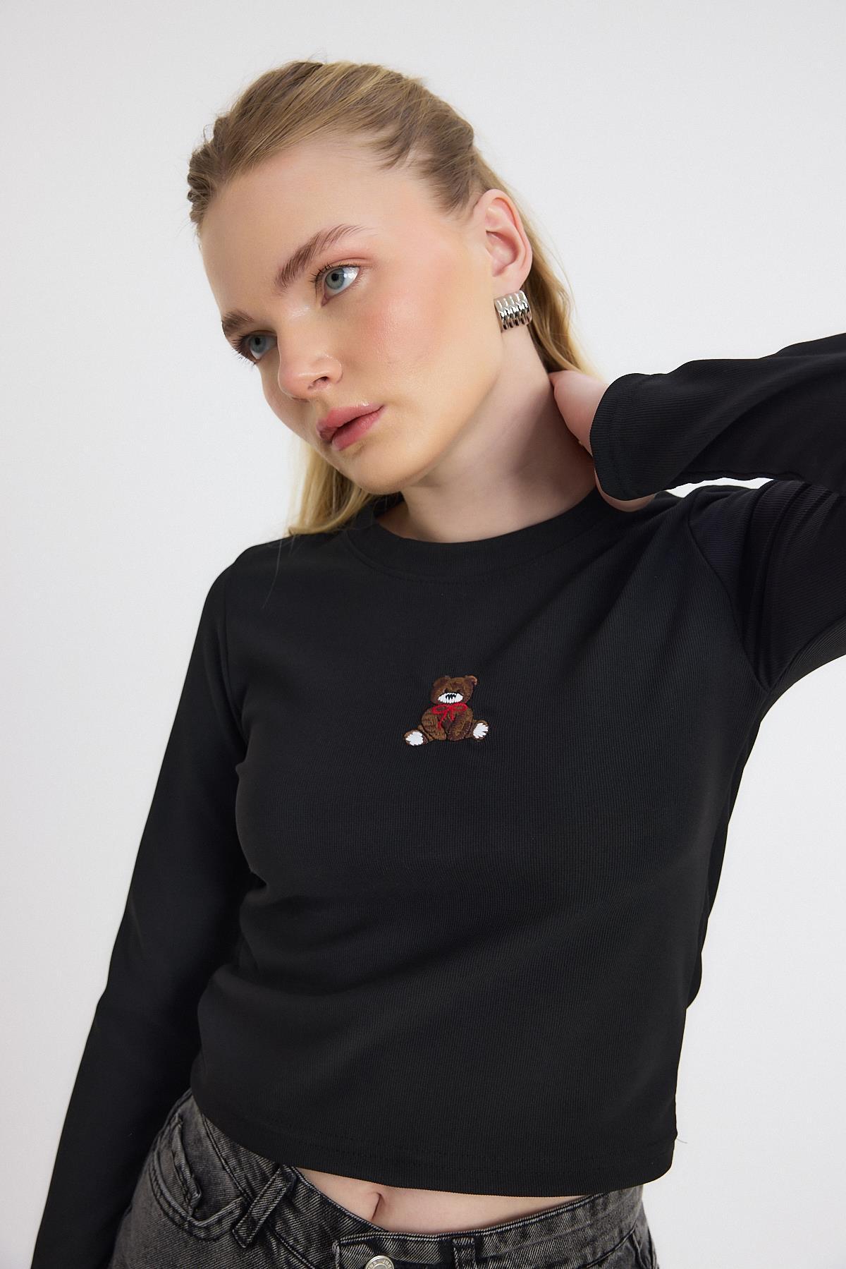 Siyah Ayıcık Nakışlı Bisiklet Yaka Bluz 2200 - 3