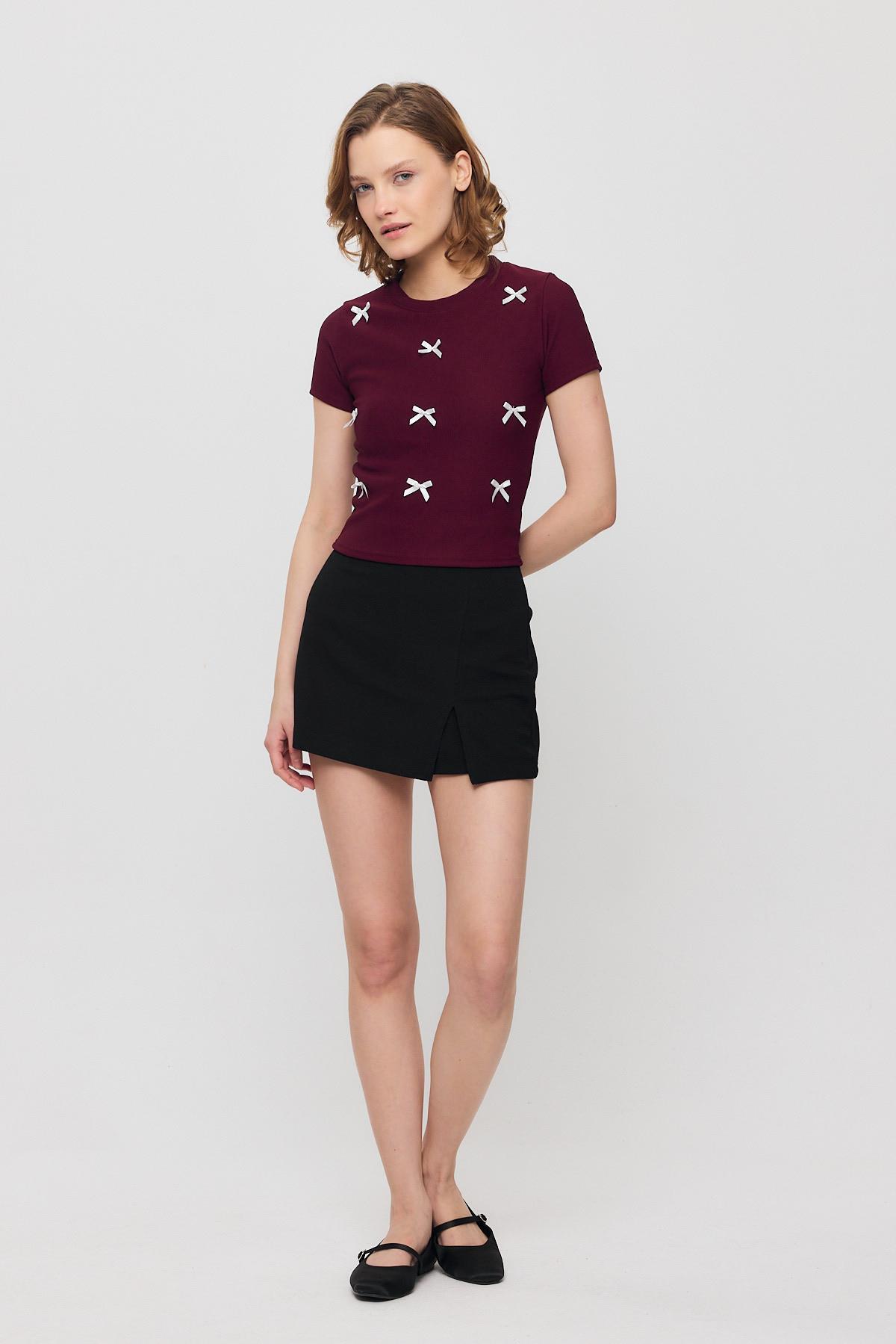 2202 Kurdele Detay Kısa Kol Tişört Bordo - RAYS