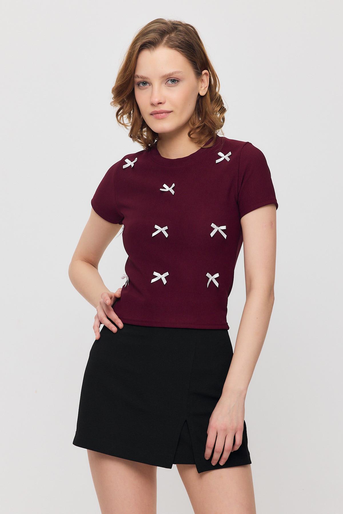 Bordo Kurdele Detay Kısa Kol Tişört 2202 - 1