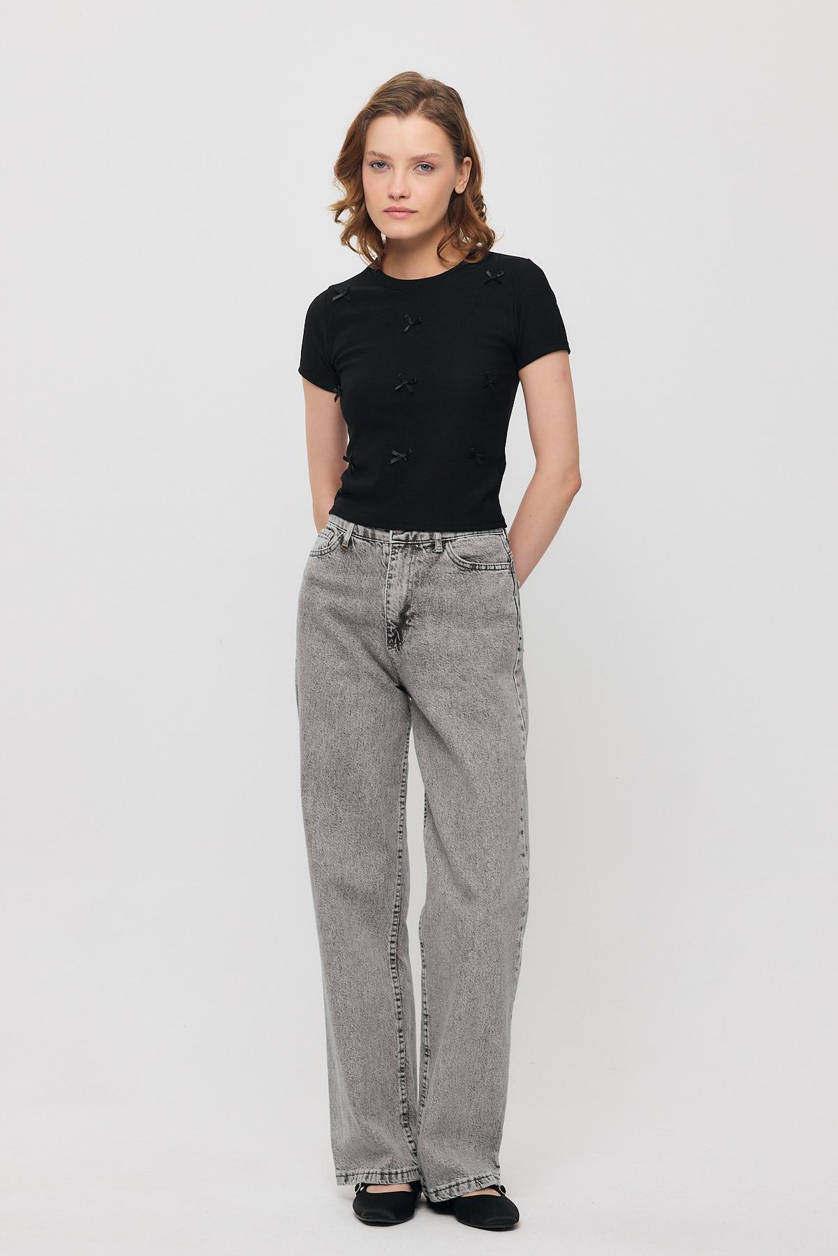 Siyah Kurdele Detay Kısa Kol Tişört 2202 - 2