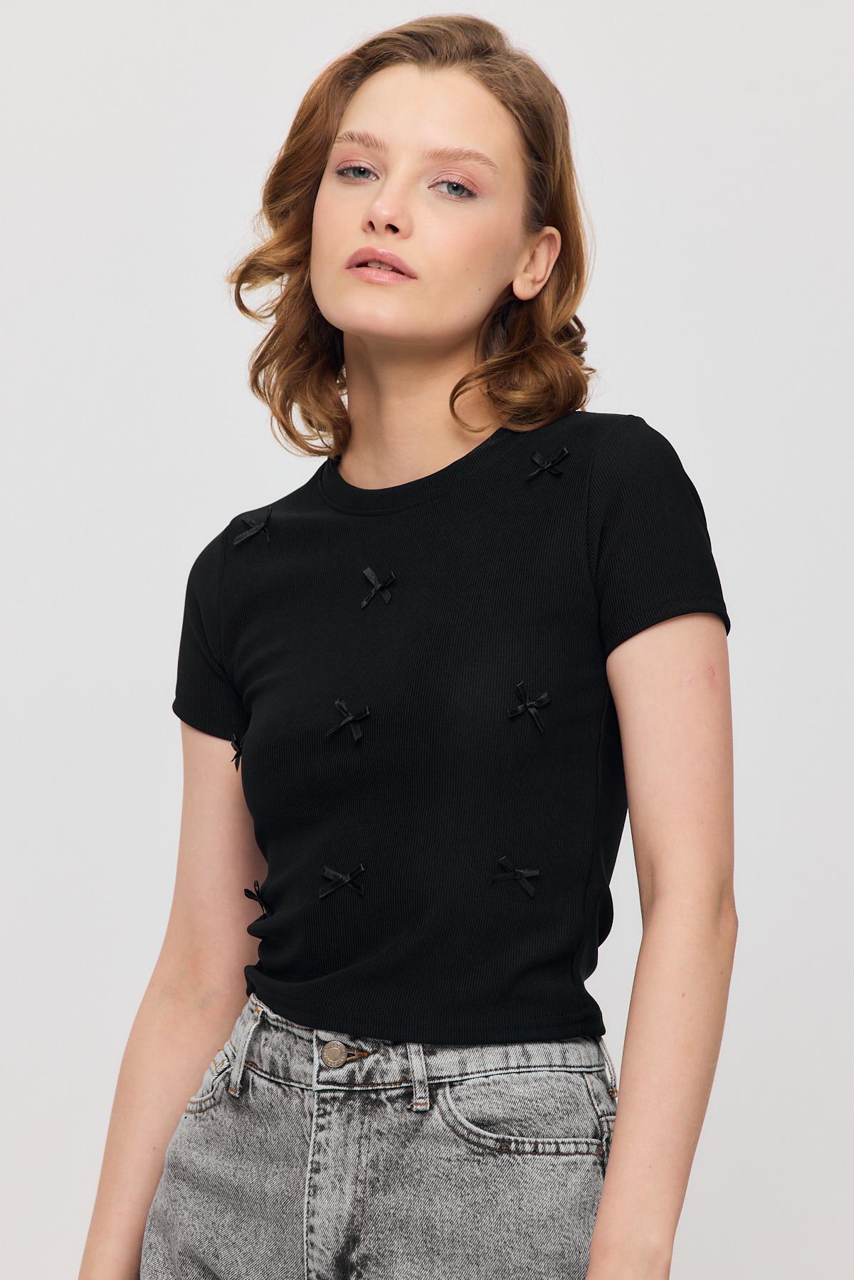 Siyah Kurdele Detay Kısa Kol Tişört 2202 - 3