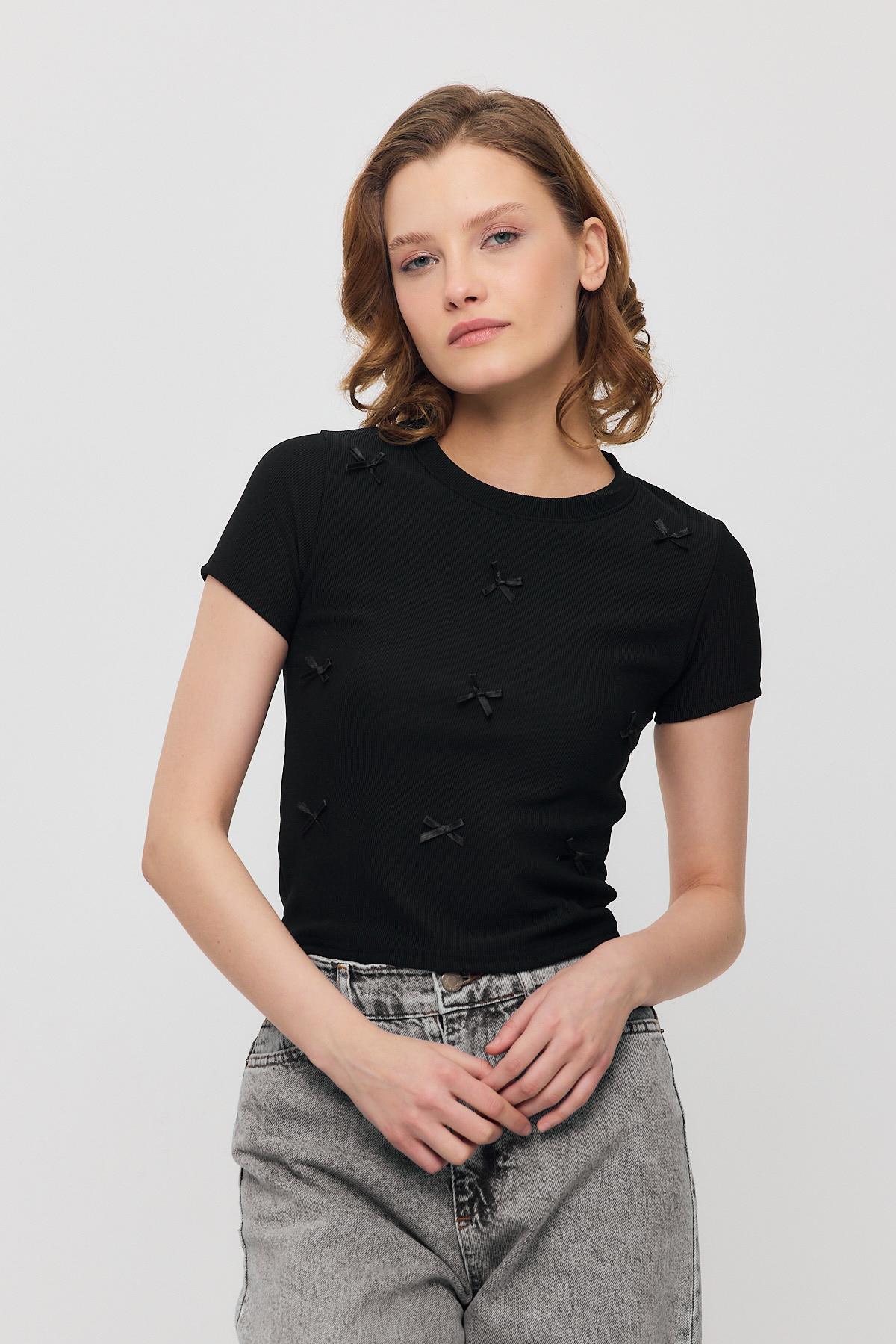 Siyah Kurdele Detay Kısa Kol Tişört 2202 - 7