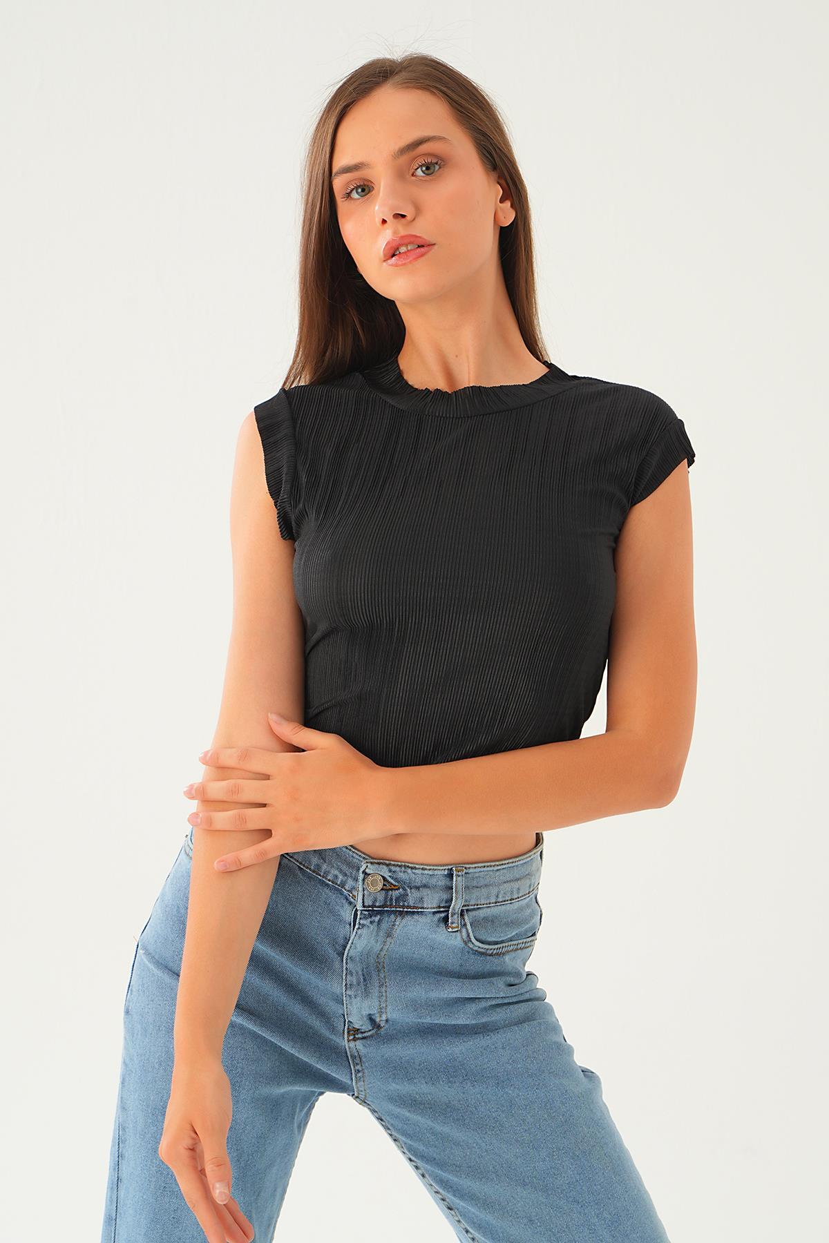 221 Sıfır Kol Pliseli Tişört Siyah 