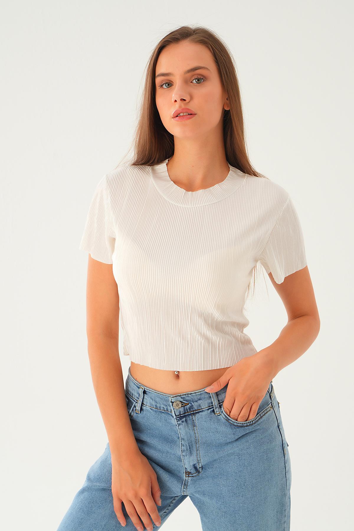 Ekru Kısa Kol Pliseli Tişört 223 - 1
