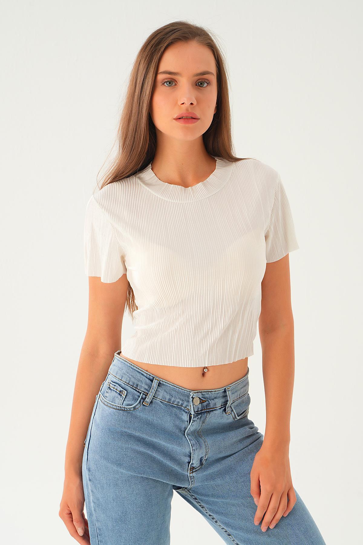Ekru Kısa Kol Pliseli Tişört 223 - 2
