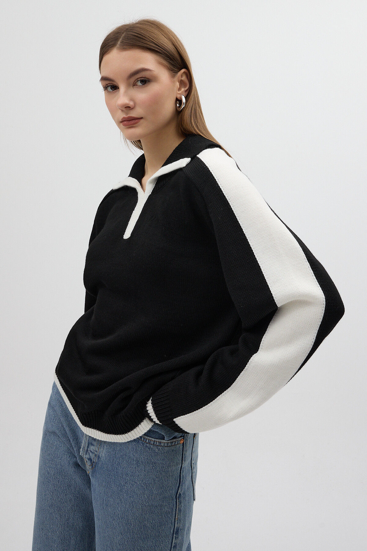 Siyah Omuz Detaylı Fermuar Yaka Kadın Kazak 2233 - 2