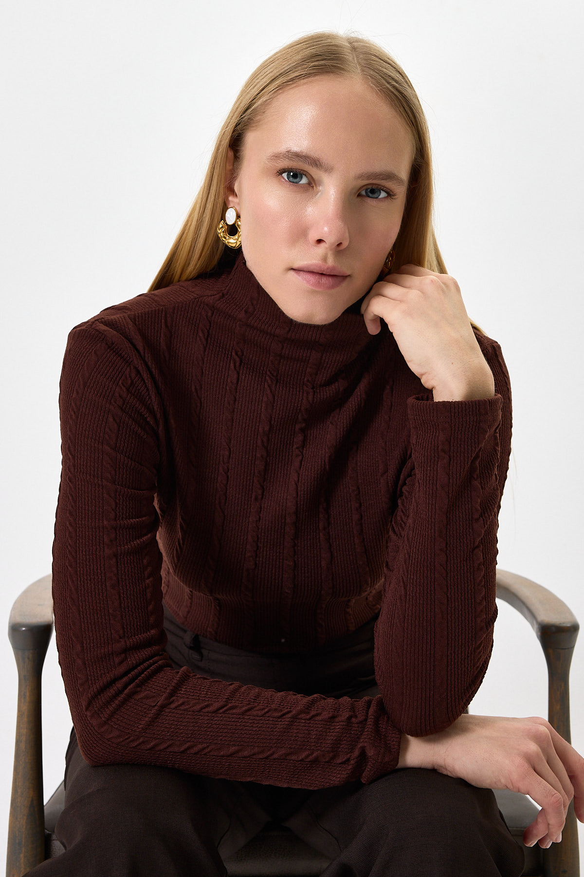 Kahverengi Ajurlu Örgü Desenli Dik Yaka Kadın Bluz 2289 - 4