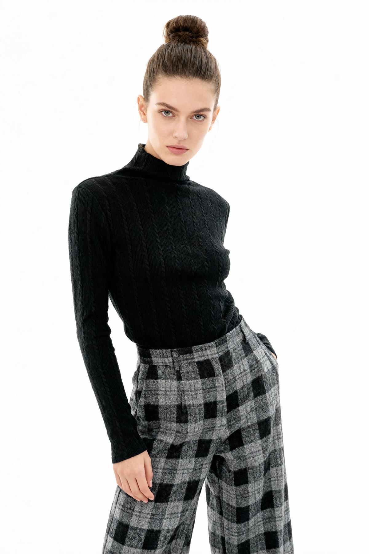 2289 Ajurlu Dik Yaka Bluz Siyah - RAYS