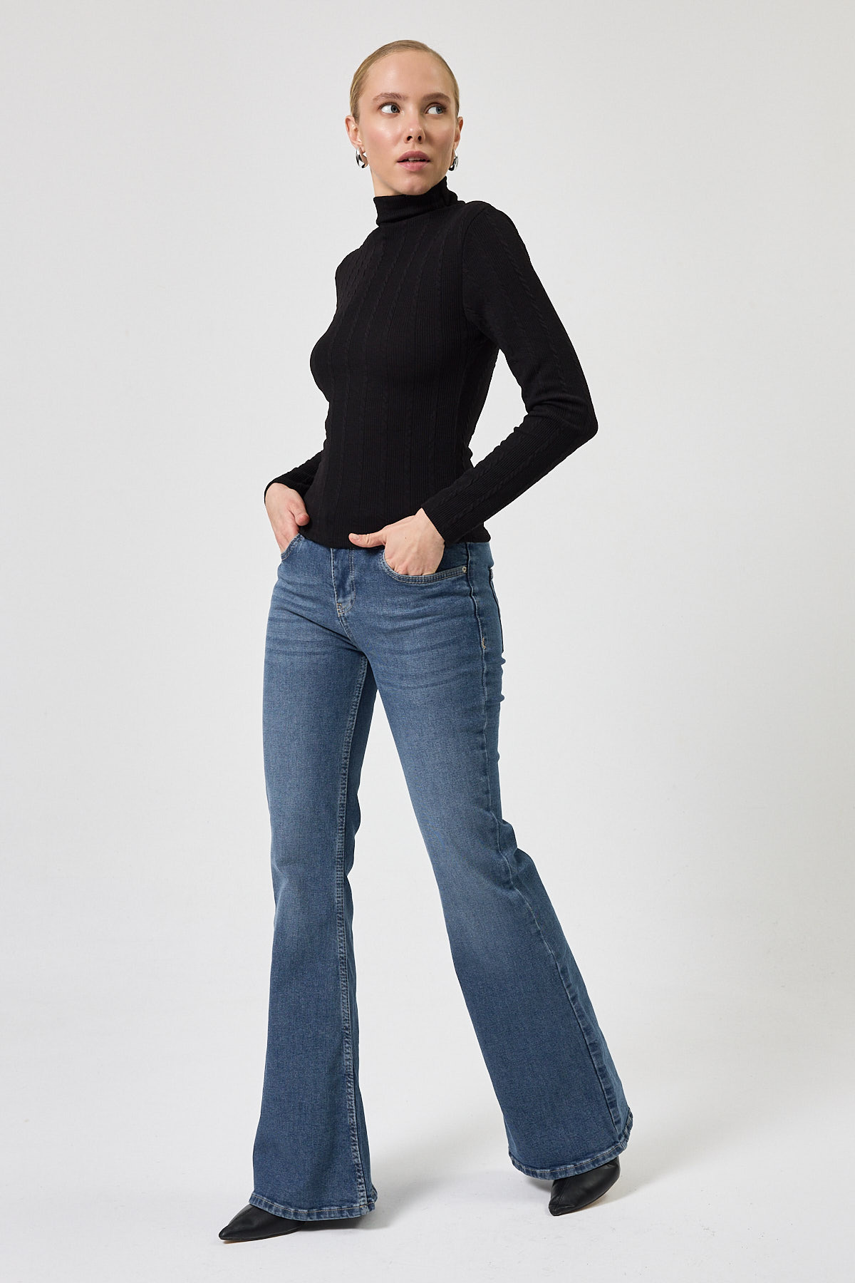 Siyah Ajurlu Örgü Desenli Dik Yaka Kadın Bluz 2289 - RAYS