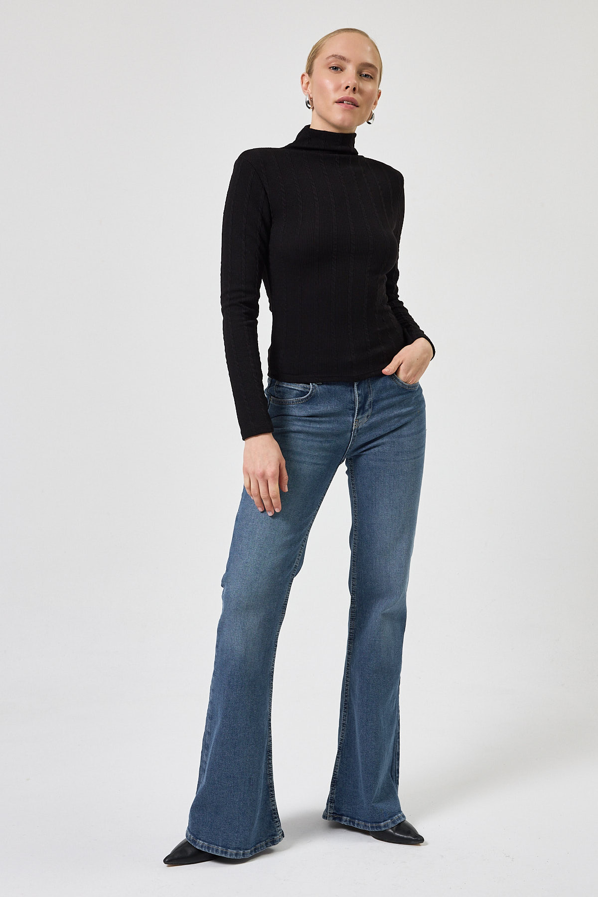 Siyah Ajurlu Örgü Desenli Dik Yaka Kadın Bluz 2289 - 6