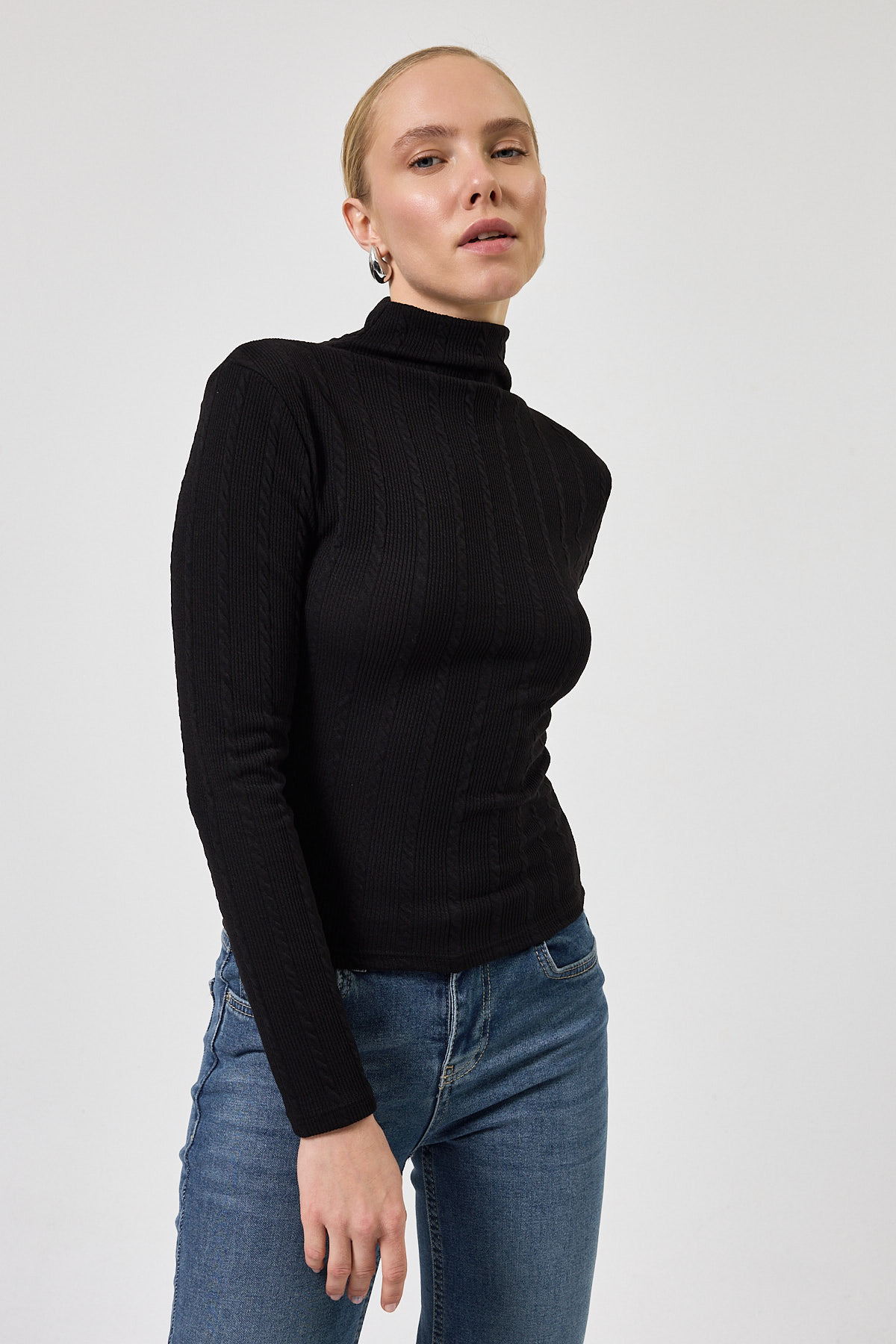 Siyah Ajurlu Örgü Desenli Dik Yaka Kadın Bluz 2289 - 2