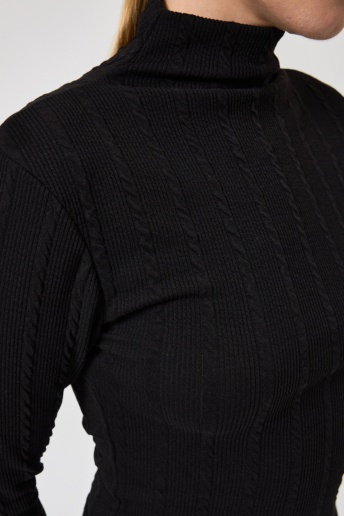 Siyah Ajurlu Örgü Desenli Dik Yaka Kadın Bluz 2289 - 4