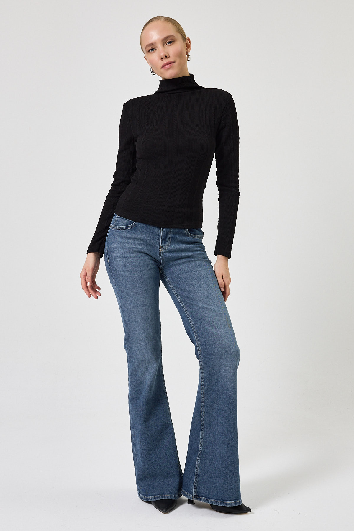 Siyah Ajurlu Örgü Desenli Dik Yaka Kadın Bluz 2289 - 7